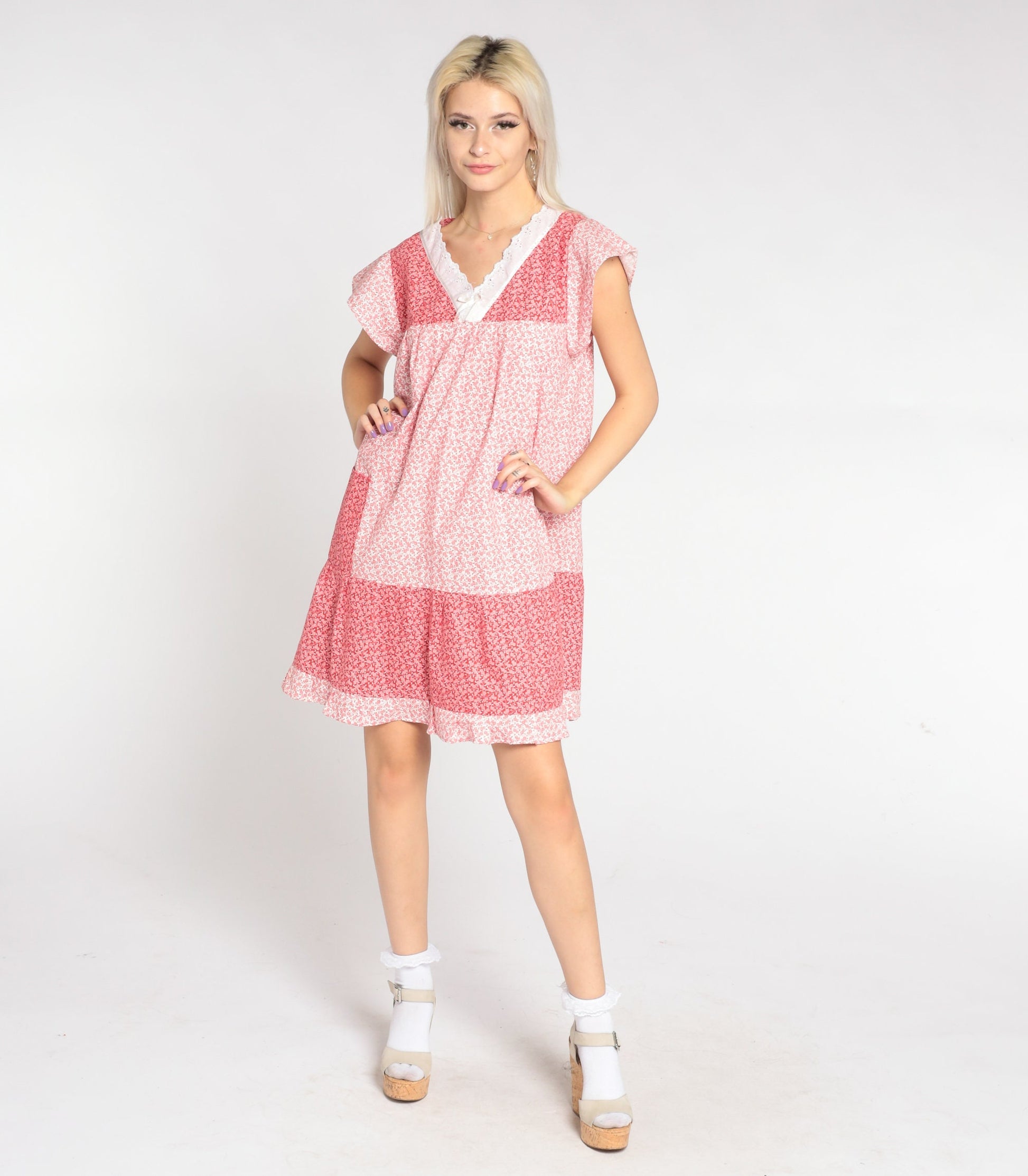 90s Calico Floral Mini Dress Red White Eyelet Trim Cap Sleeve Small