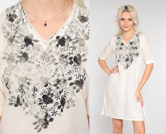 90s Floral Embroidered Mini Dress Off-White V-Neck Short Sleeve Extra Small