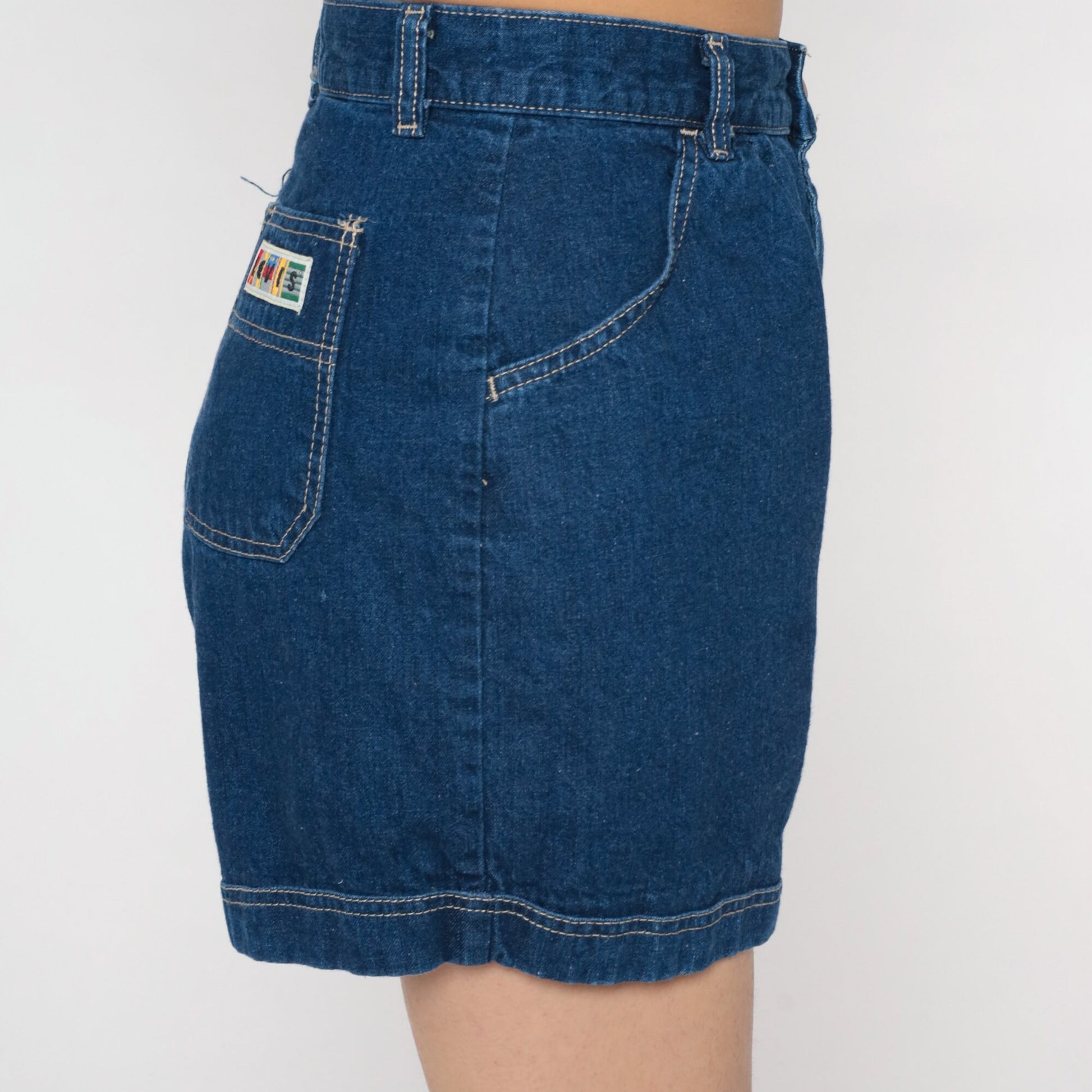 90s Levi's High Waisted Pleated Denim Shorts Dark Blue Small