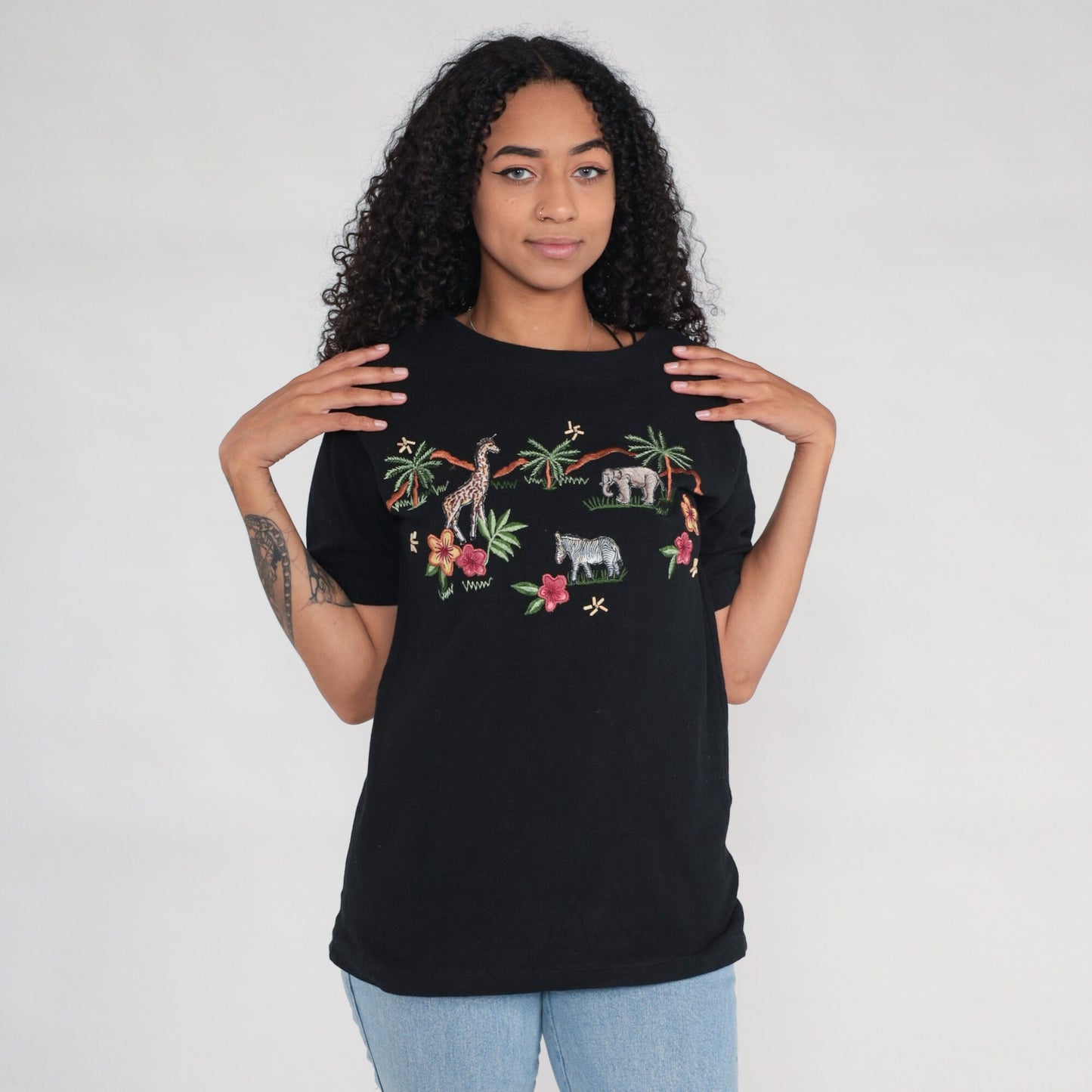 00s Safari Animal Embroidered T-Shirt Black Graphic Tee Small S