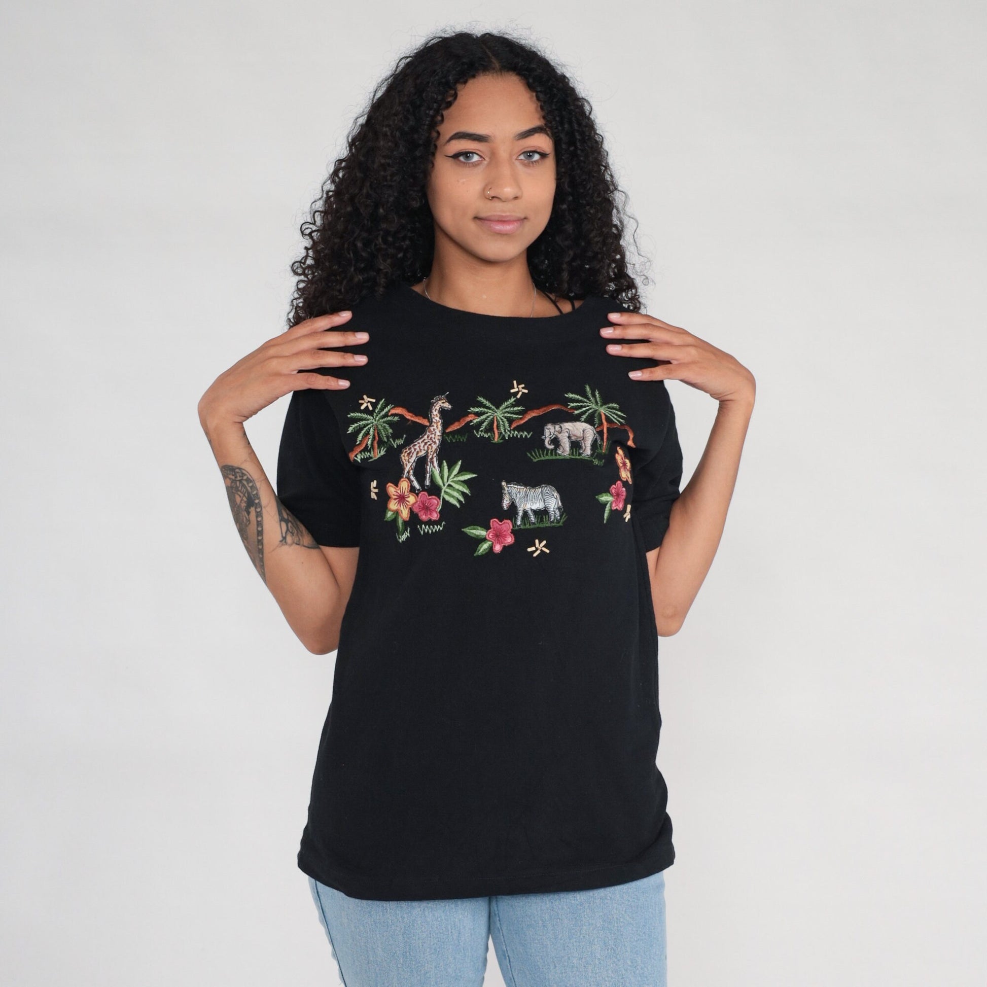 00s Safari Animal Embroidered T-Shirt Black Graphic Tee Small S