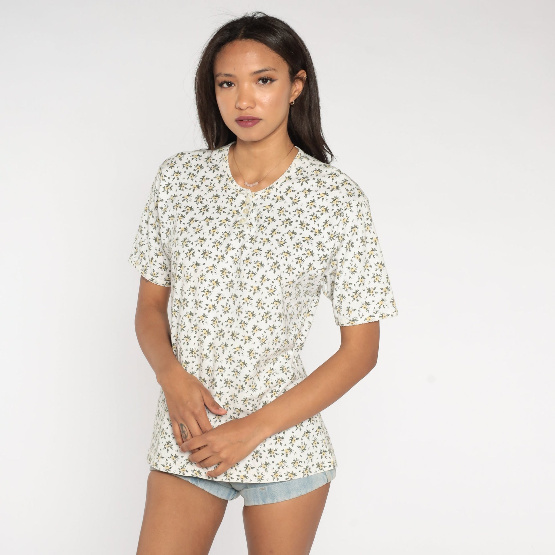 90s Floral Henley Shirt White Short Sleeve Quarter Button Cotton Top Medium
