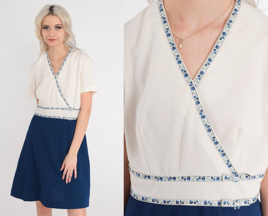 70s Blue White Color Block Mini Dress V-Neck High Waist Floral Trim Medium
