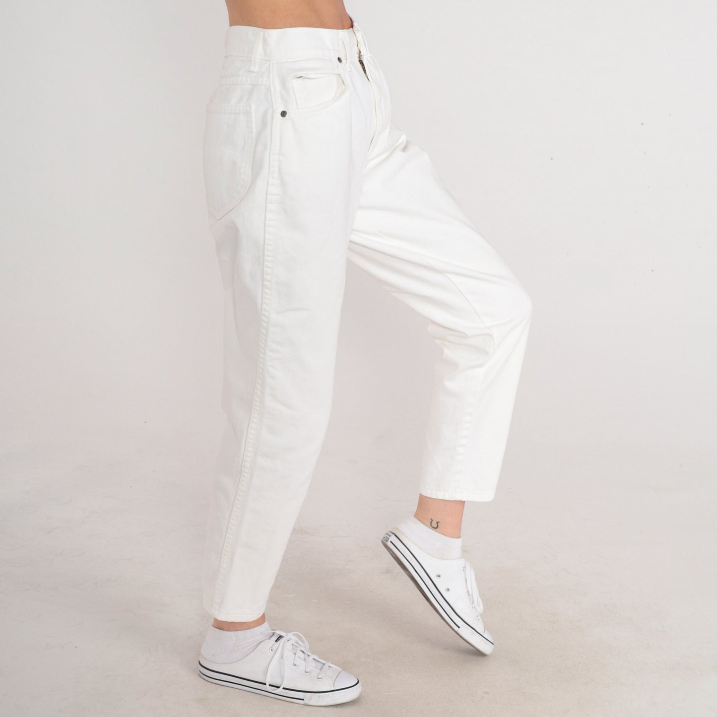 90s Chic White Denim High-Waist Straight-Leg Jeans Small 28