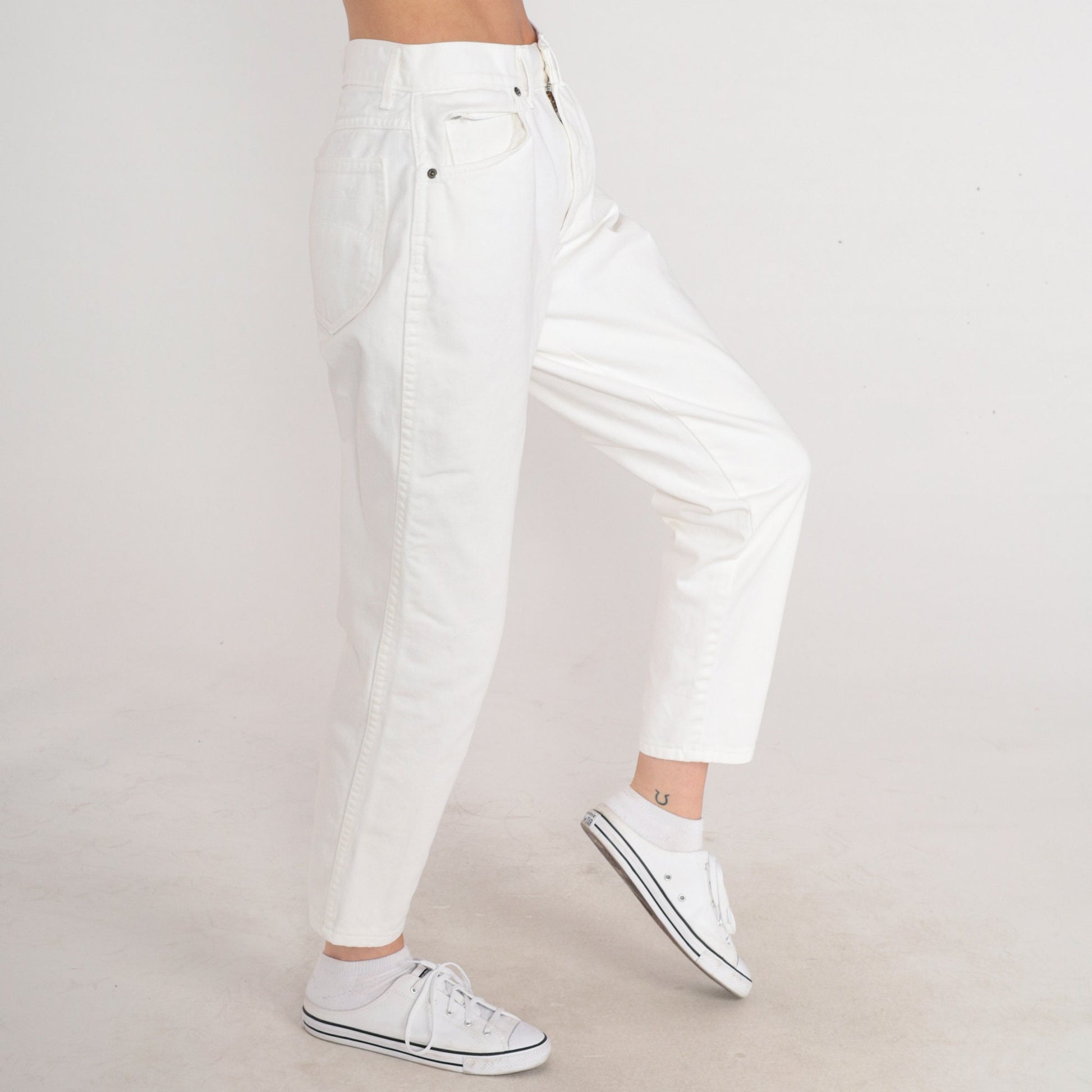 90s Chic White Denim High-Waist Straight-Leg Jeans Small 28