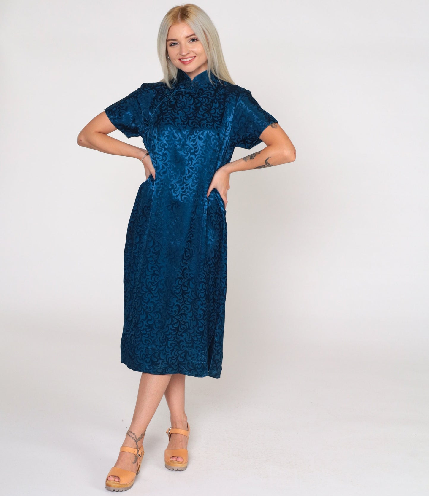 70s Dark Blue Cheongsam Midi Dress Mandarin Collar Embossed Print Medium