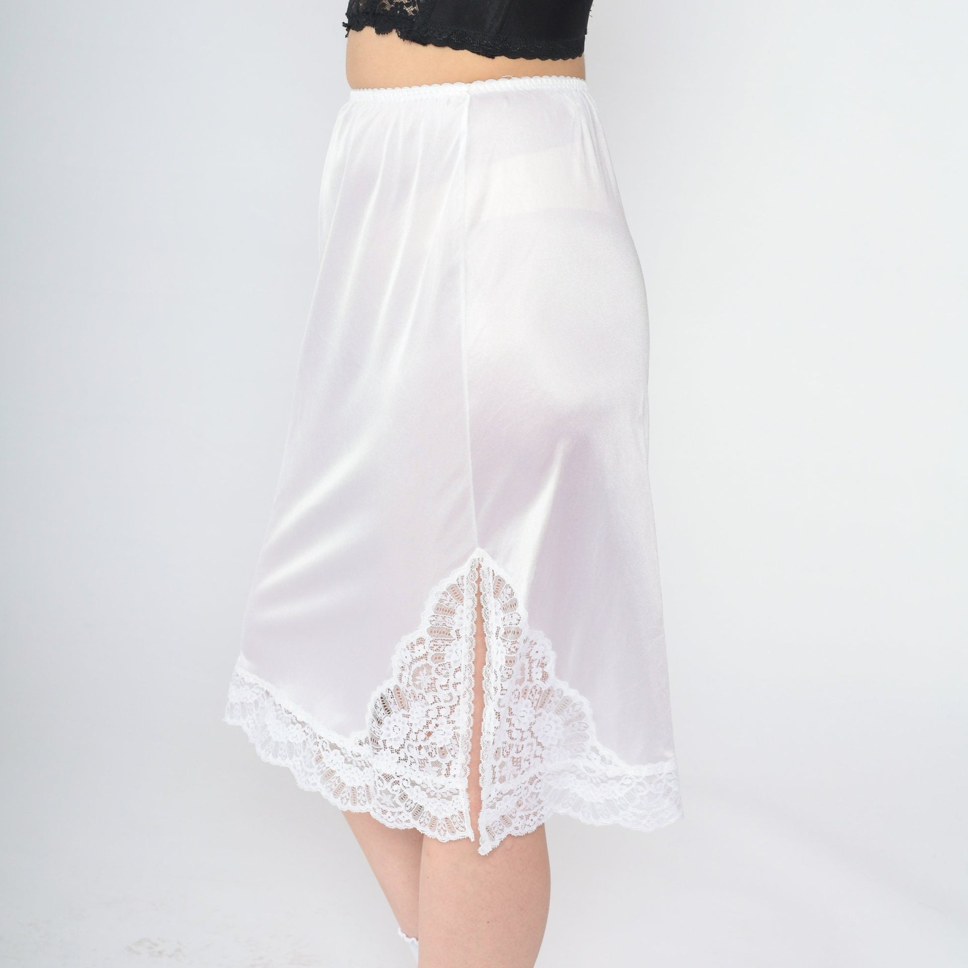 80s White Nylon Lace Slip Skirt Scalloped Hem Elastic Waist Small