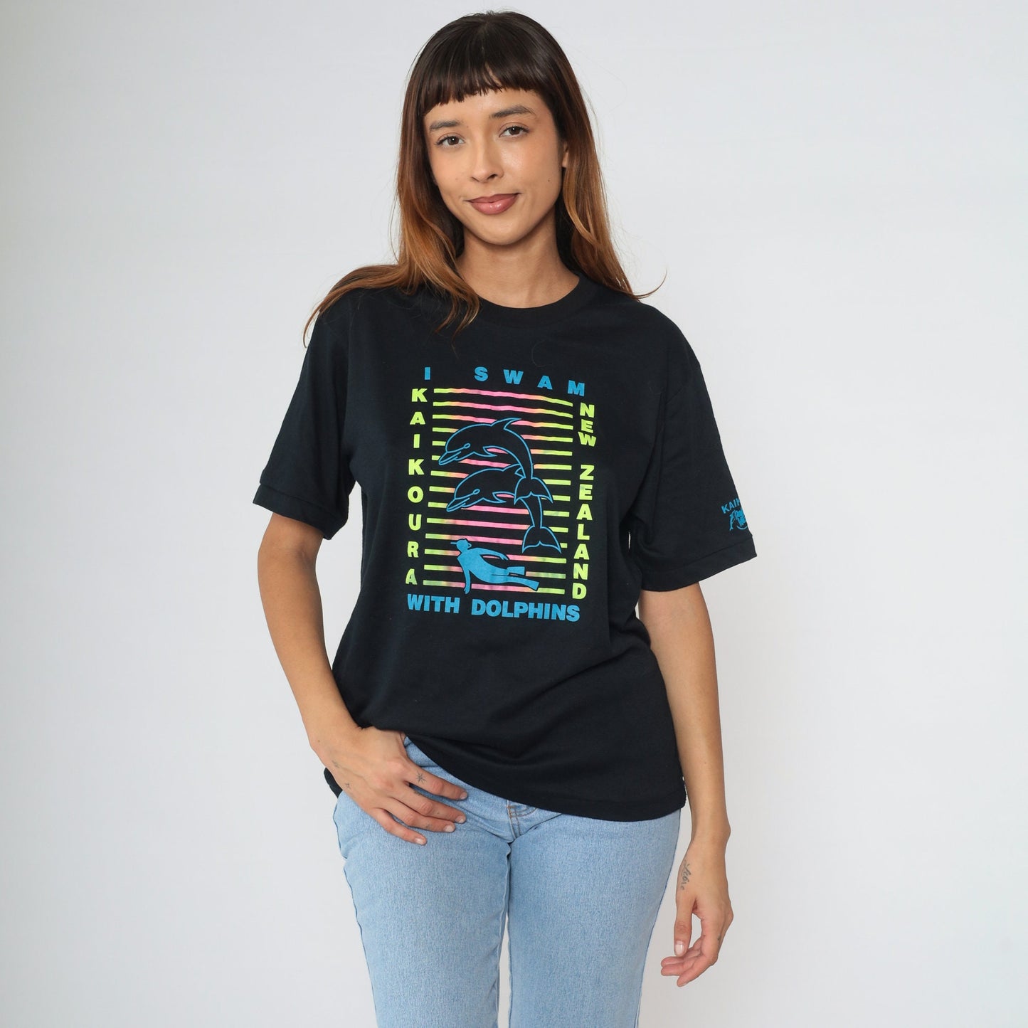 00s Kaikoura Dolphin Mary Neon Graphic T-Shirt New Zealand Black Medium