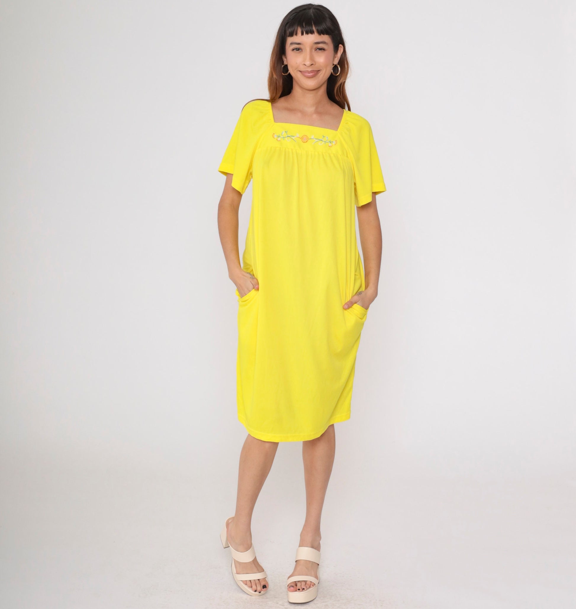 90s Yellow Floral Embroidered Midi Dress Short Sleeve Pockets Small S