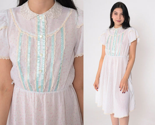 70s Calico Floral Prairie Dress White Lace Trim Puff Sleeve Small