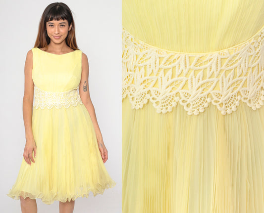 60s Yellow Lace Trim Sleeveless Dress High Waist Pleated Boatneck Small