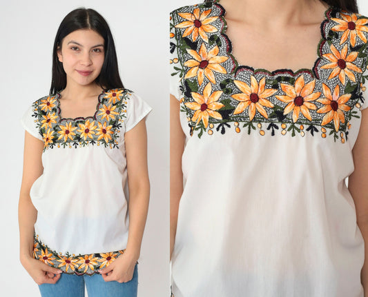 90s White Floral Embroidered Blouse Scalloped Edges Short Sleeve Small