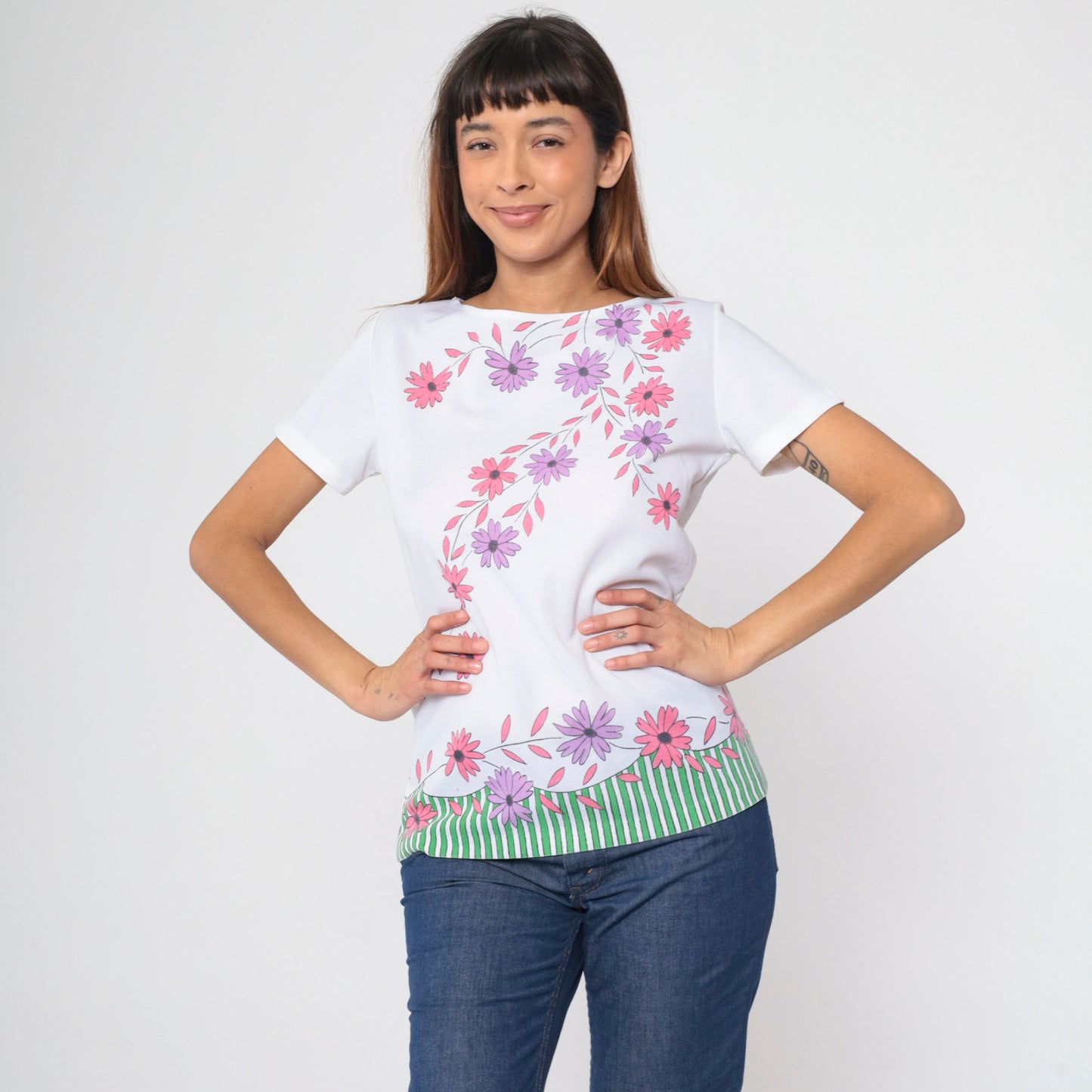 70s Floral Print Blouse White Pink Purple Short Sleeve Rear Zipper Small
