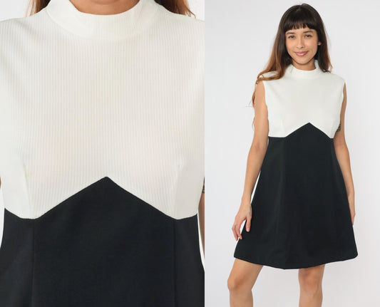 70s Color Block Minidress Black White Mock Neck Empire Waist Sleeveless Medium