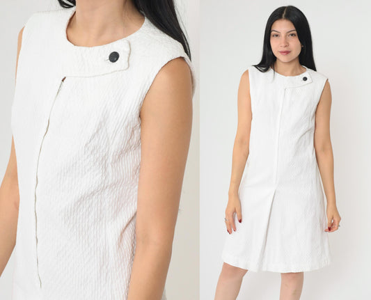 60s White Mod Mini Shift Dress Sleeveless Front Zip Textured Small