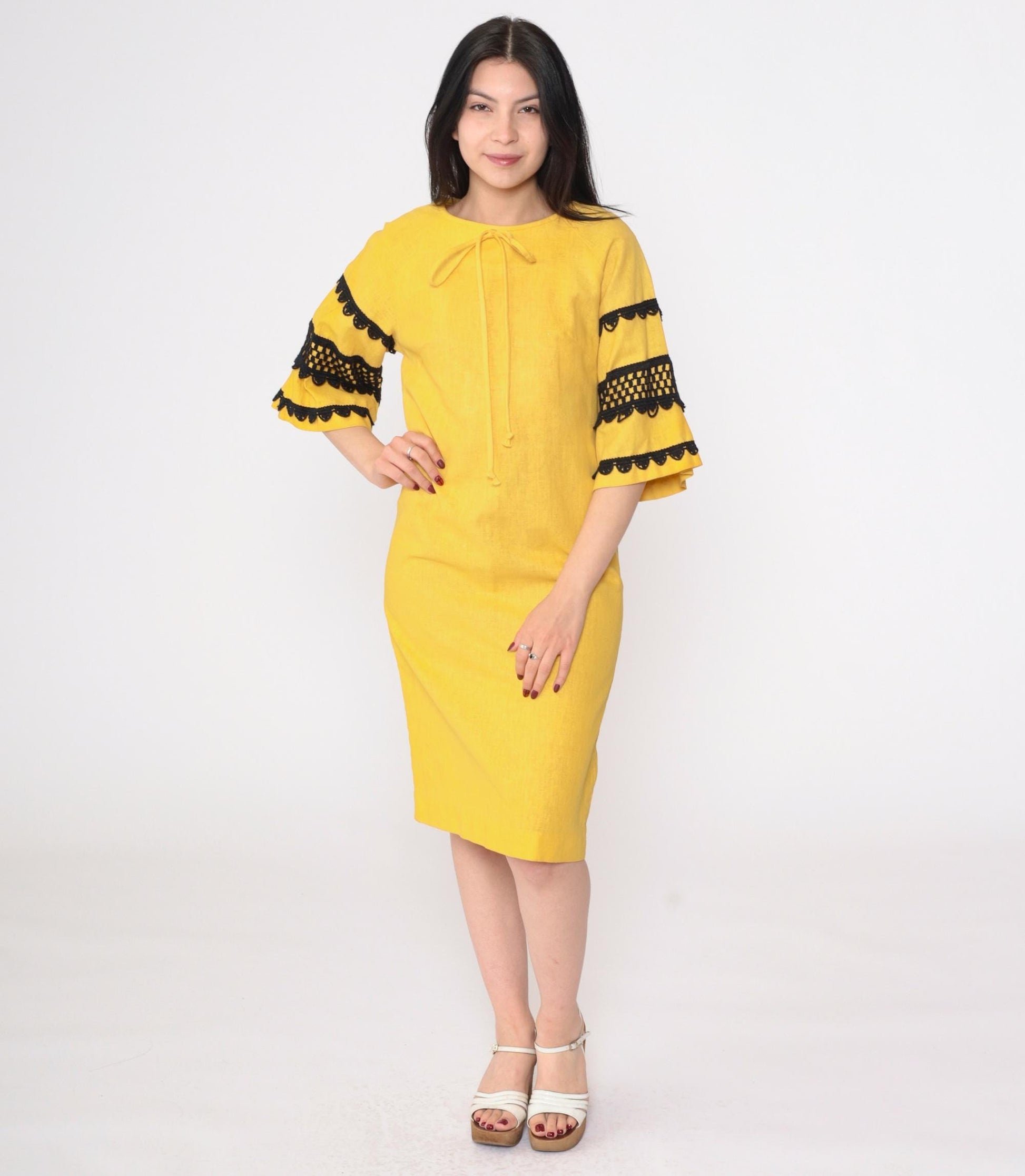 1960s Mod Yellow Shift Dress Bell Sleeve Black Crochet Trim Knee-Length Small