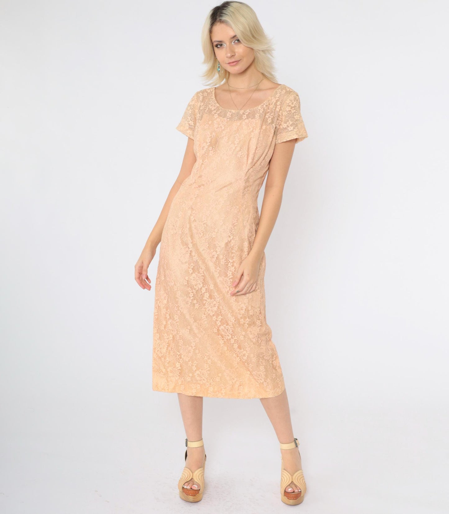1960s Peach Lace Midi Dress Sweetheart Neckline Short Sleeve Small