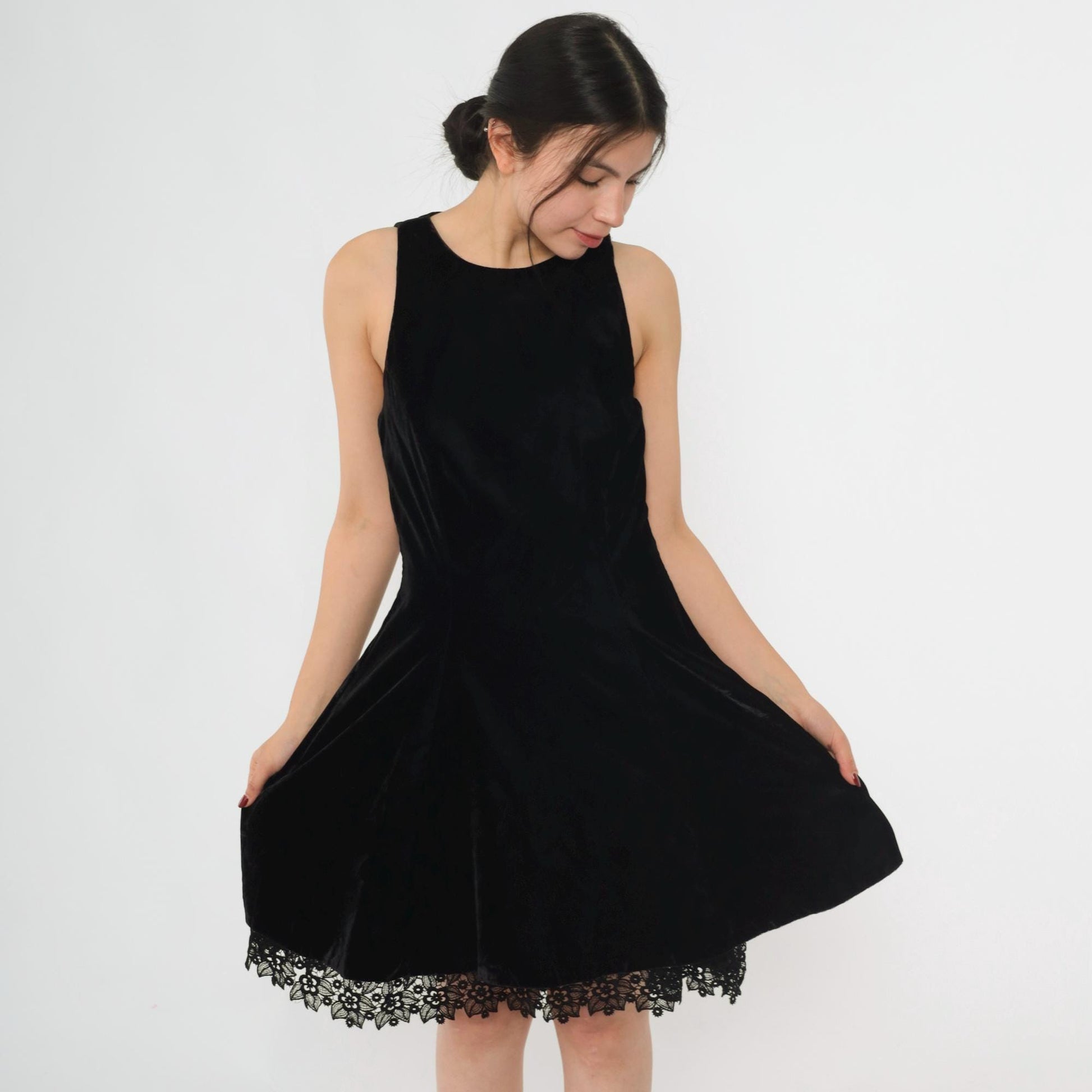 90s Black Velvet Mini Dress Lace Trim Jewel Neck A-Line Sleeveless Small