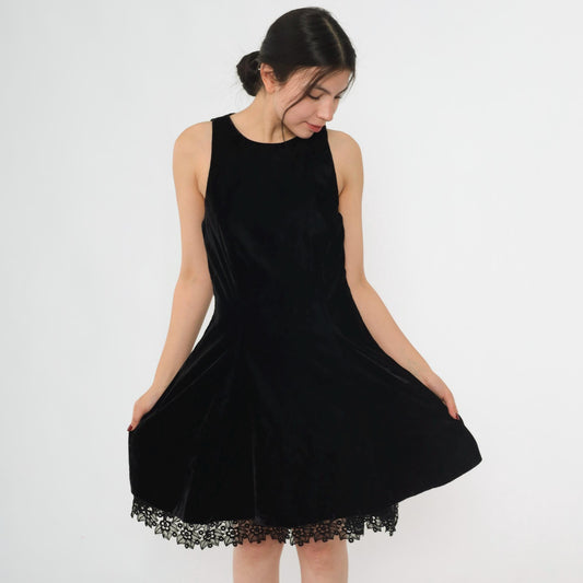 90s Black Velvet Mini Dress Lace Trim Jewel Neck A-Line Sleeveless Small