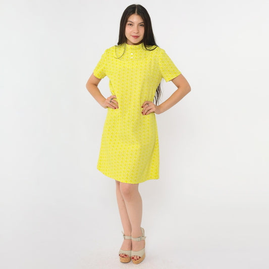 60s Chartreuse Op Art Mini Shift Dress Geometric Print Short Sleeve Medium M