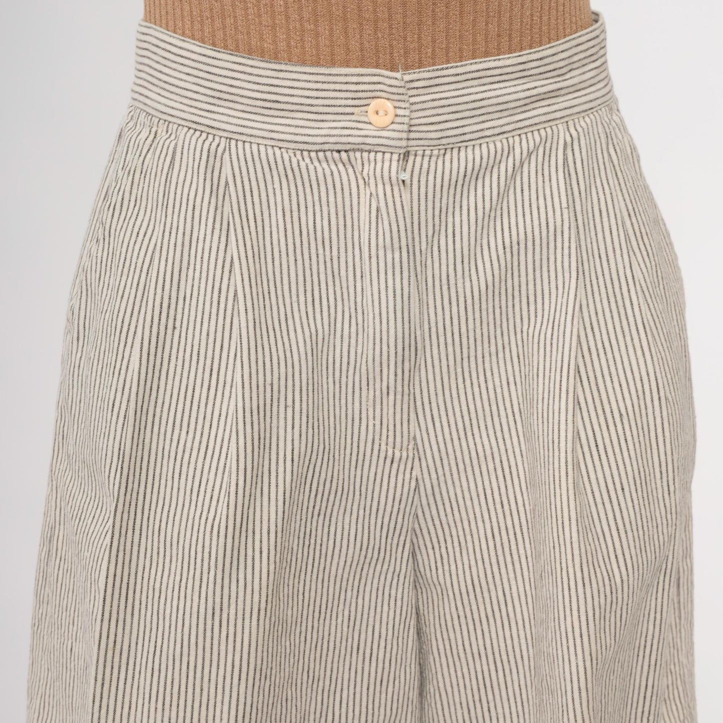 90s High Waisted Pleated Shorts Pinstripe Cotton Preppy Beige Medium M