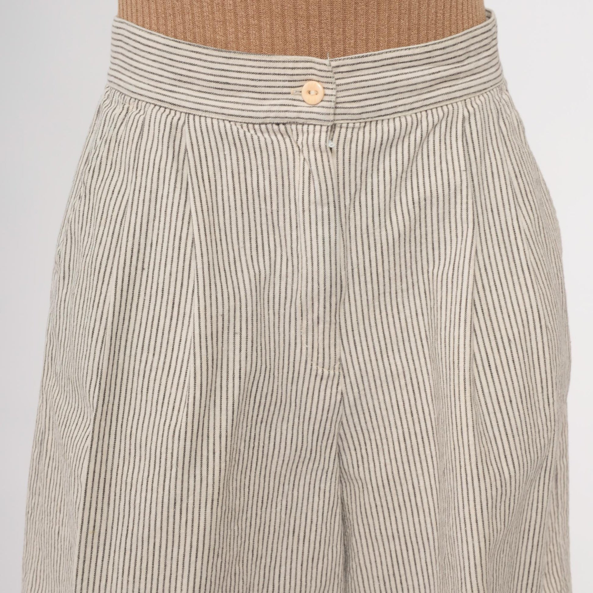 90s High Waisted Pleated Shorts Pinstripe Cotton Preppy Beige Medium M