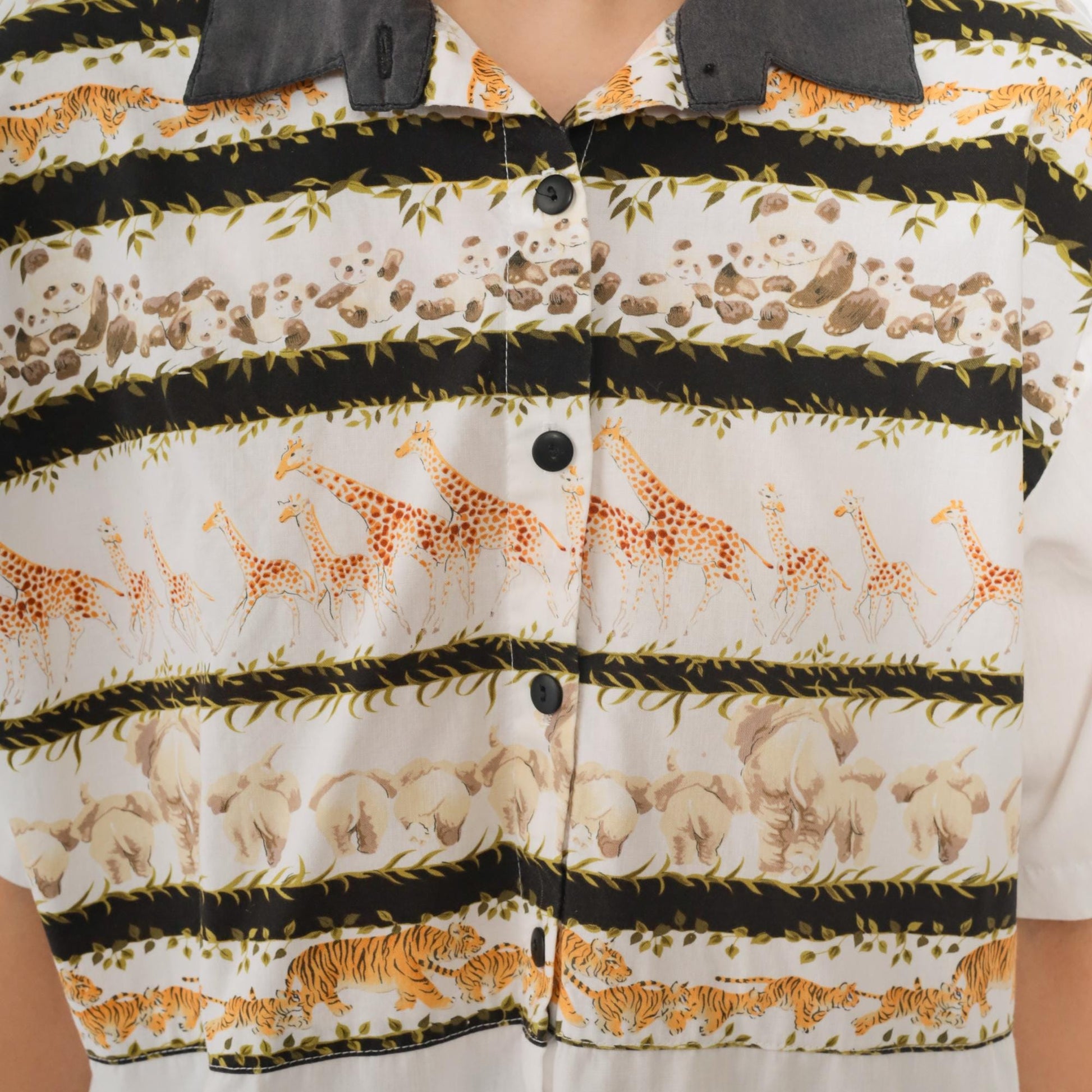 90s Tapestry Safari Animal Print Button-Up Blouse White Grey Collar Large