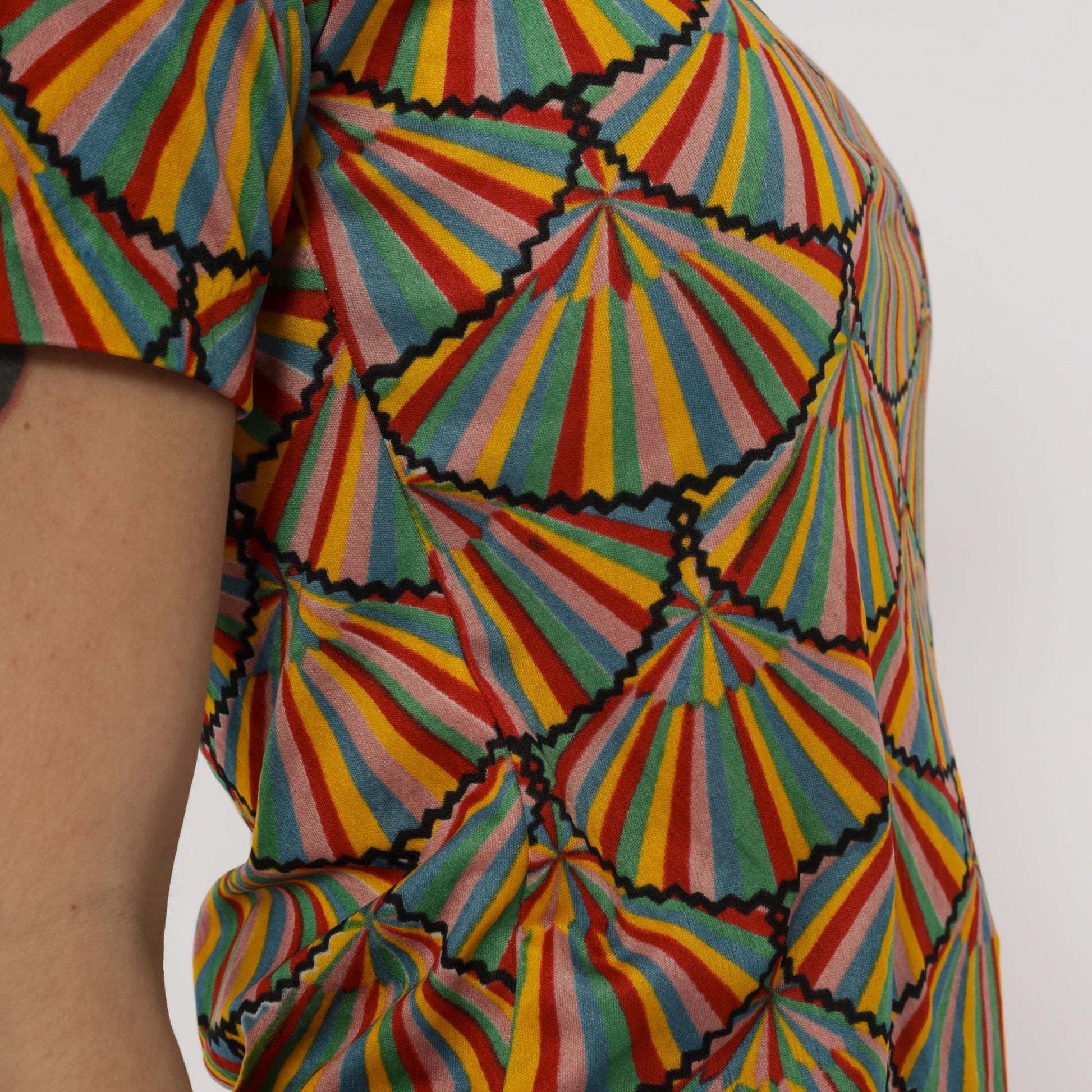 70s Helen Sue Rainbow Geometric Fan Print Nylon Tee Crew Neck Medium