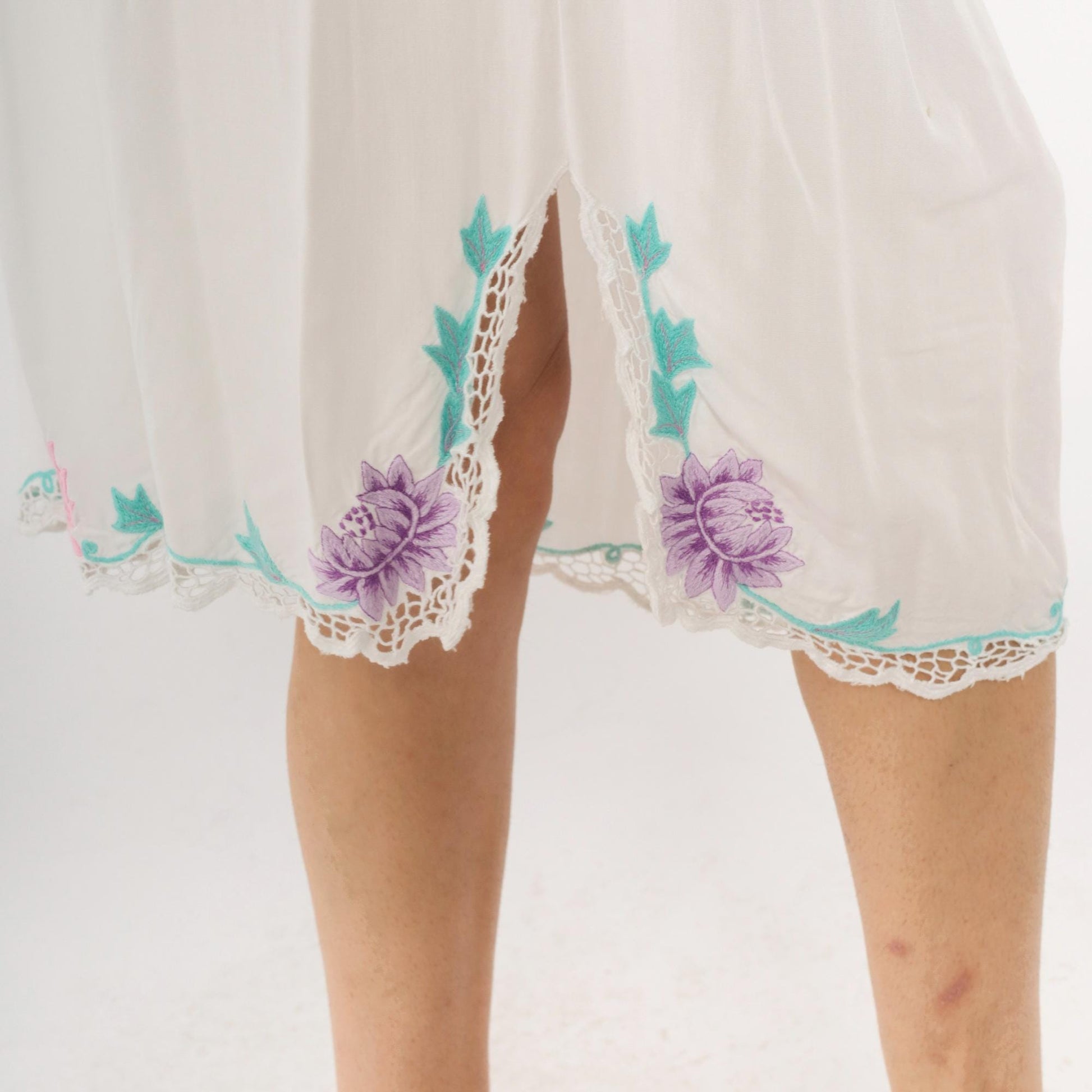 80s Phoenix White Half Slip Embroidered Floral Crochet Lace Medium