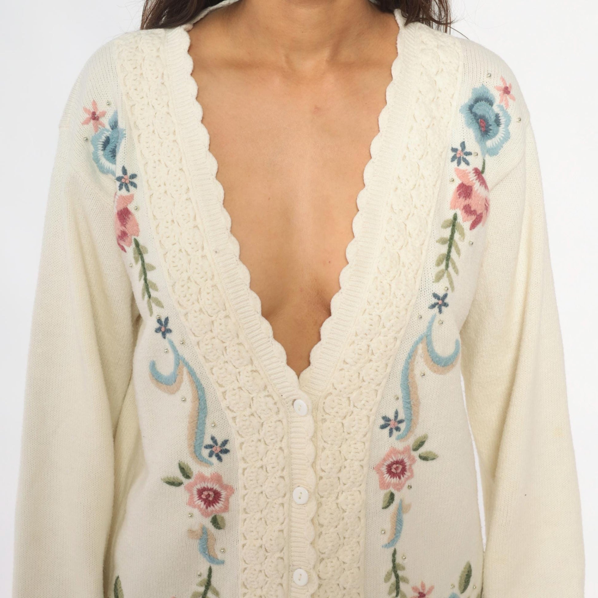 90s Koret Cream Cardigan Floral Embroidery Scalloped Trim Medium M