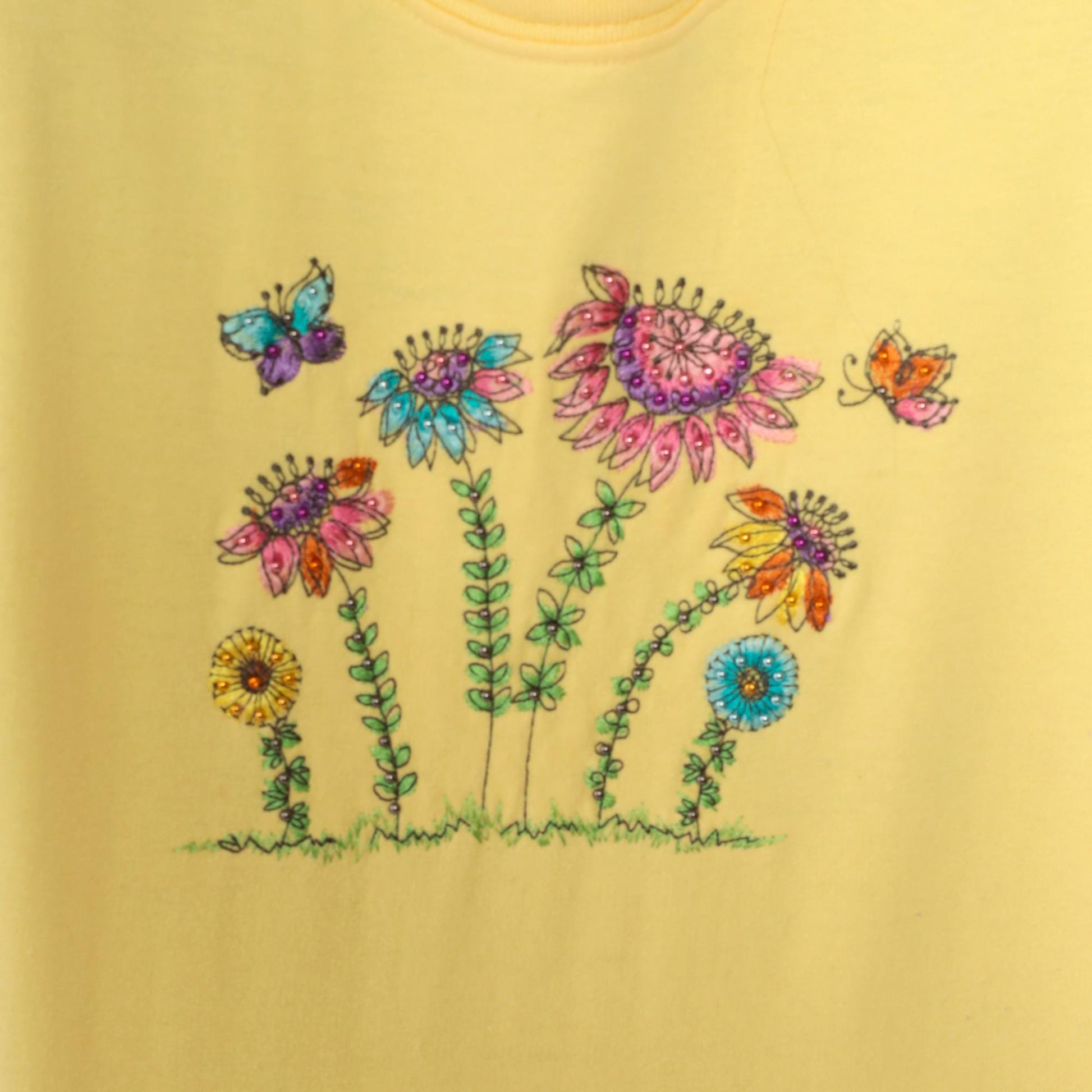 90s Yellow Floral Embroidered Sweatshirt Butterfly Garden Crewneck Medium M