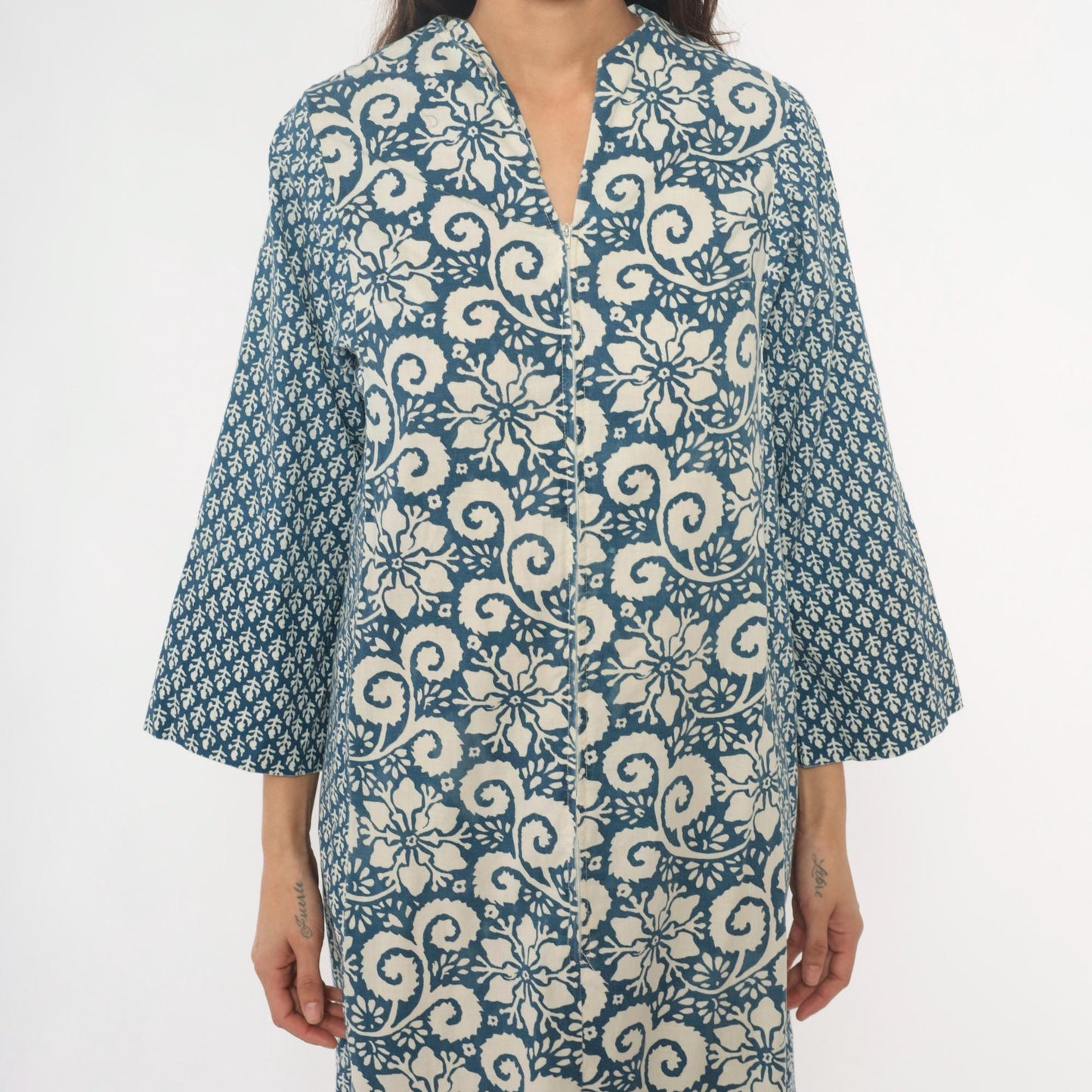 70s Blue Floral Maxi Dress Cotton Kaftan V-Neck Button Front Small