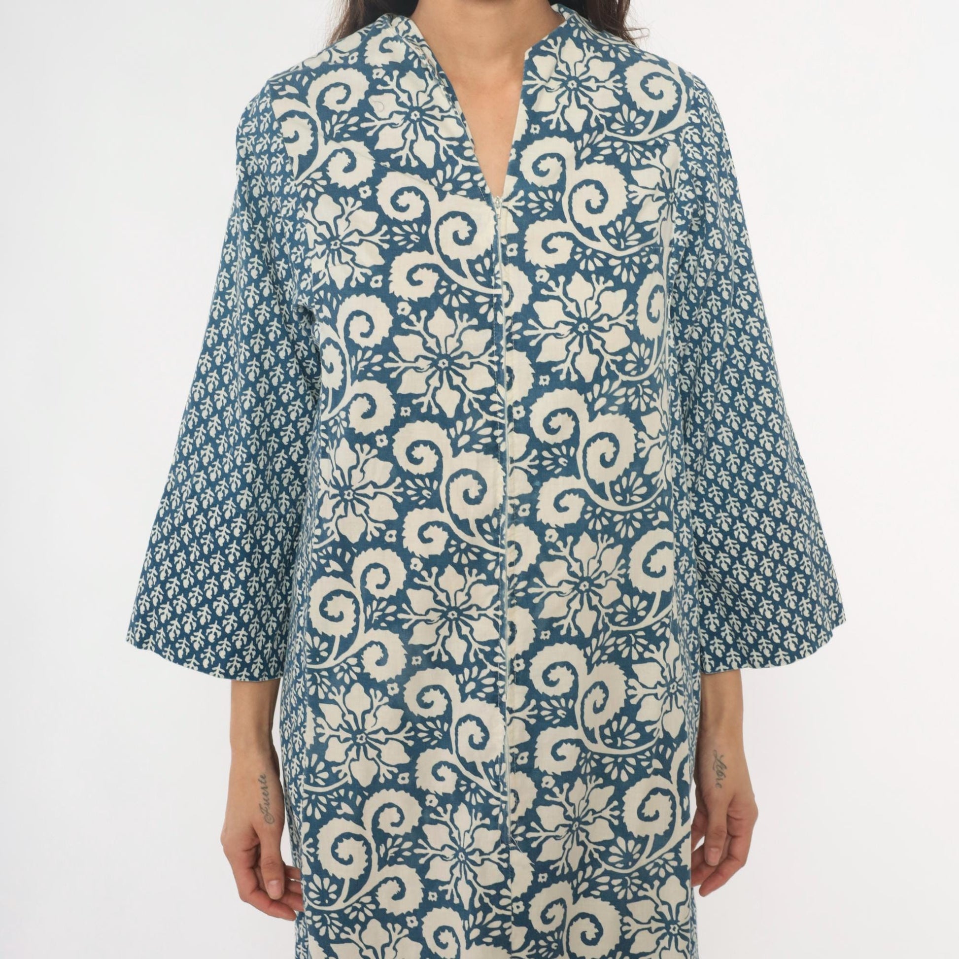 70s Blue Floral Maxi Dress Cotton Kaftan V-Neck Button Front Small