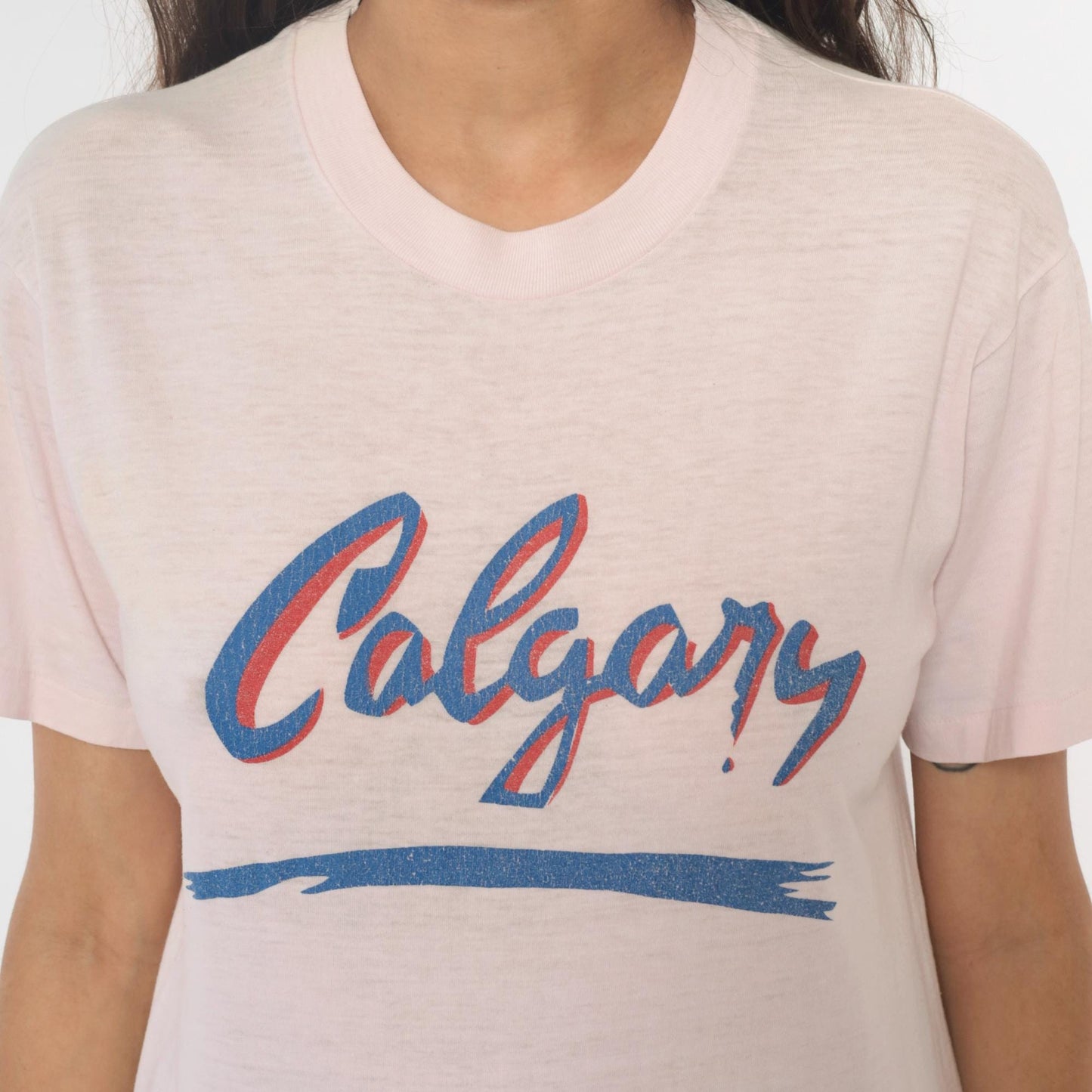80s Calgary Graphic Tee Pale Pink Cotton V-Neck Tourist Souvenir Medium M
