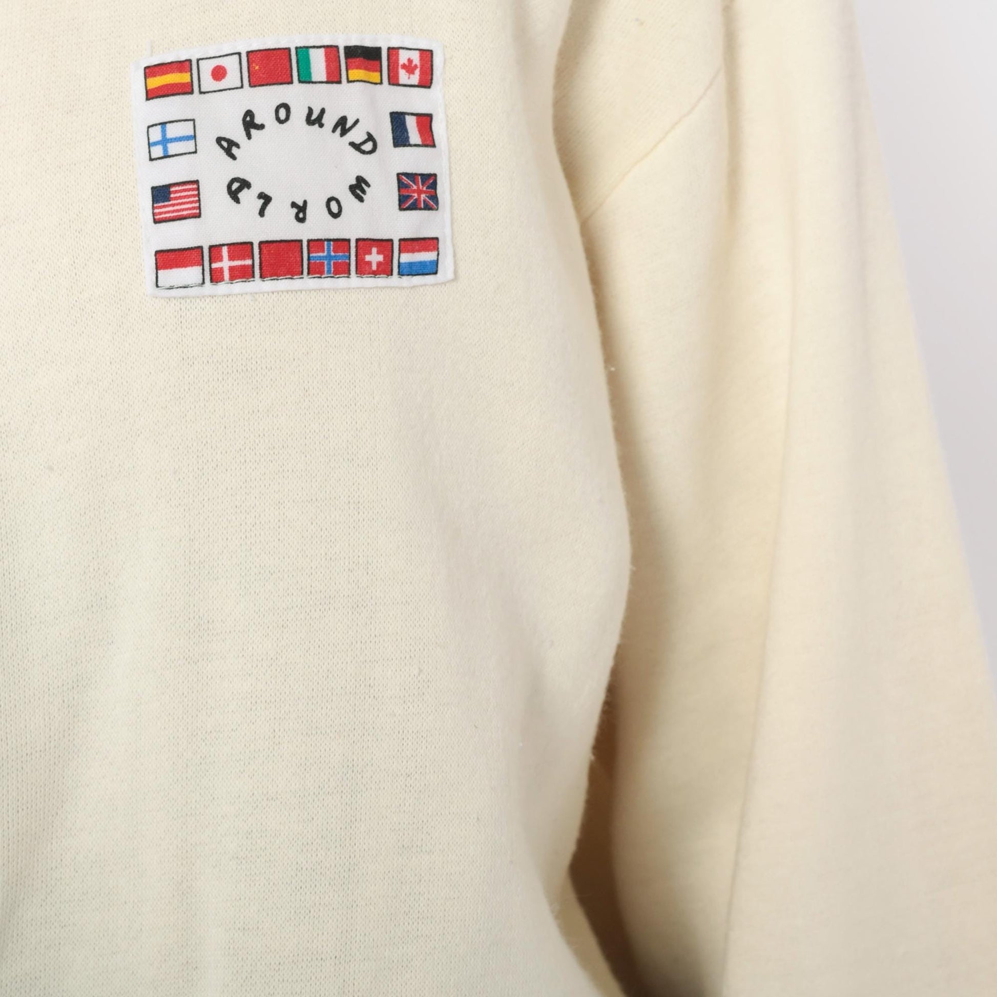 90s Wye Oaks Cream Striped Crewneck Sweatshirt International Flags Patch Medium M