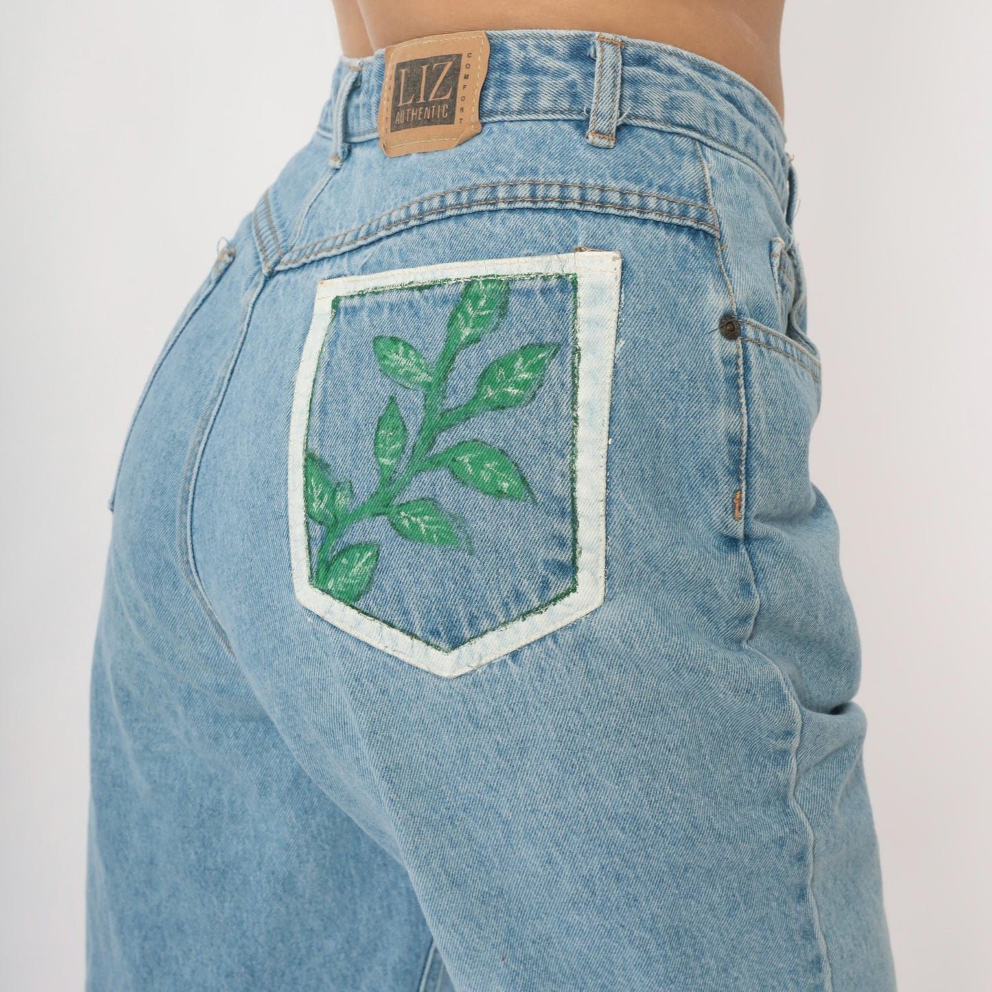 90s Liz Authentic High Waisted Jeans Light Wash Leaf Pocket Medium
