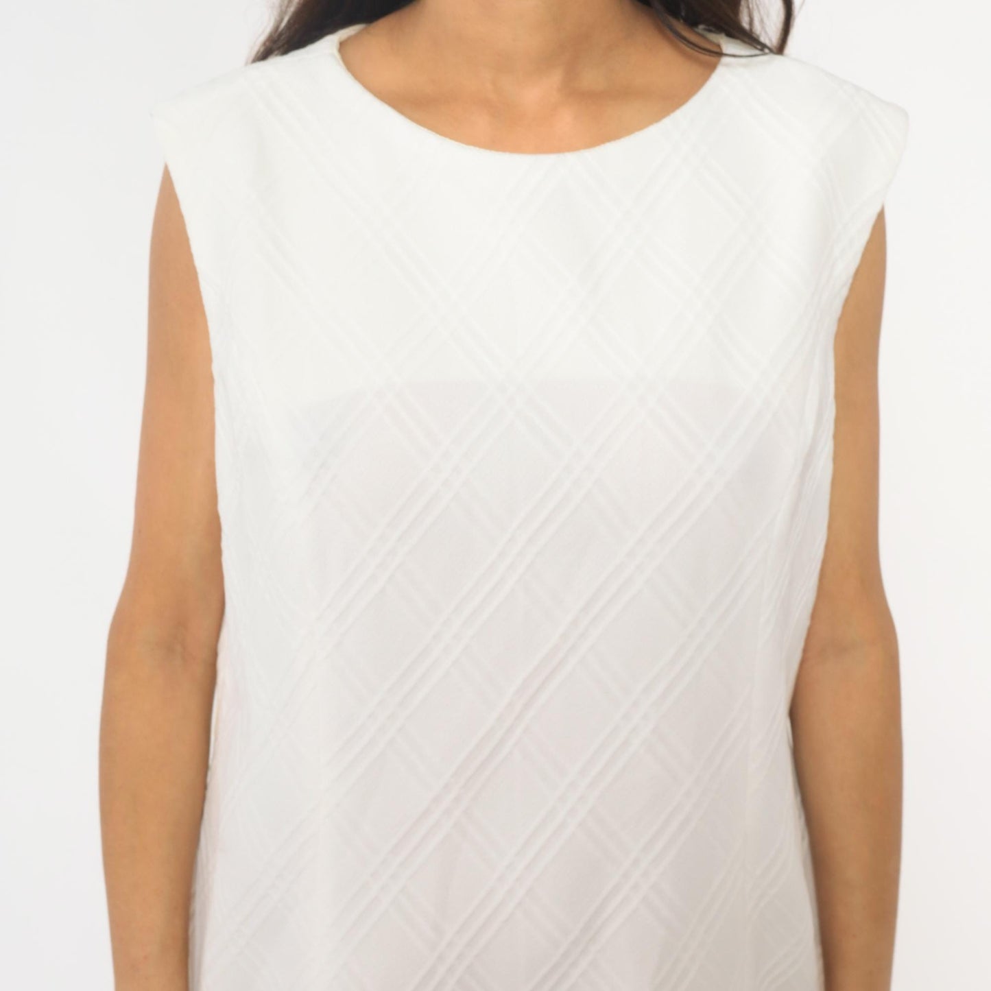 70s White Shift Dress Quilted Texture Sleeveless Knee-Length Crew Neck Medium M