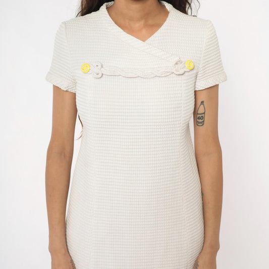 60s White Waffle Knit Shift Dress V-Neck Braided Trim Yellow Buttons Small