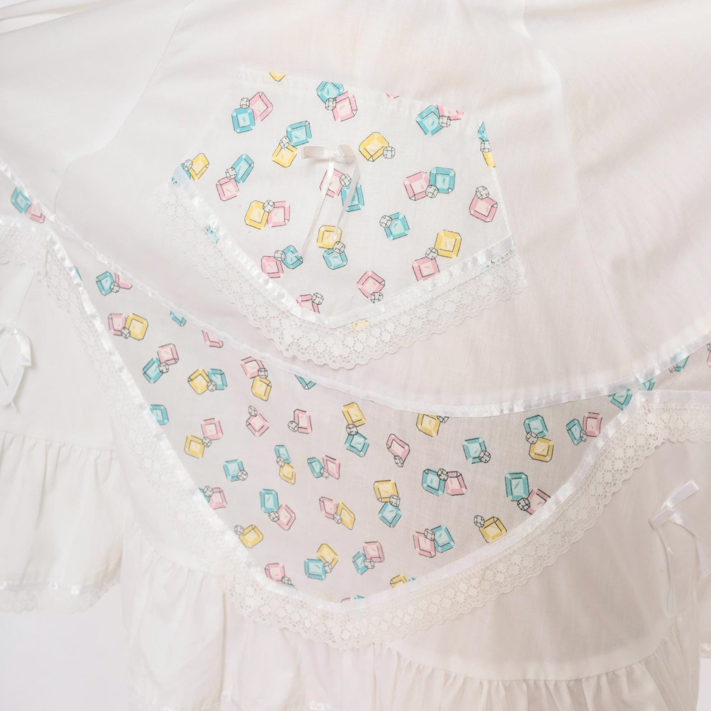 80s Fashions by Bettye White Tiered Mini Skirt Pastel Geometric Lace Trim Medium