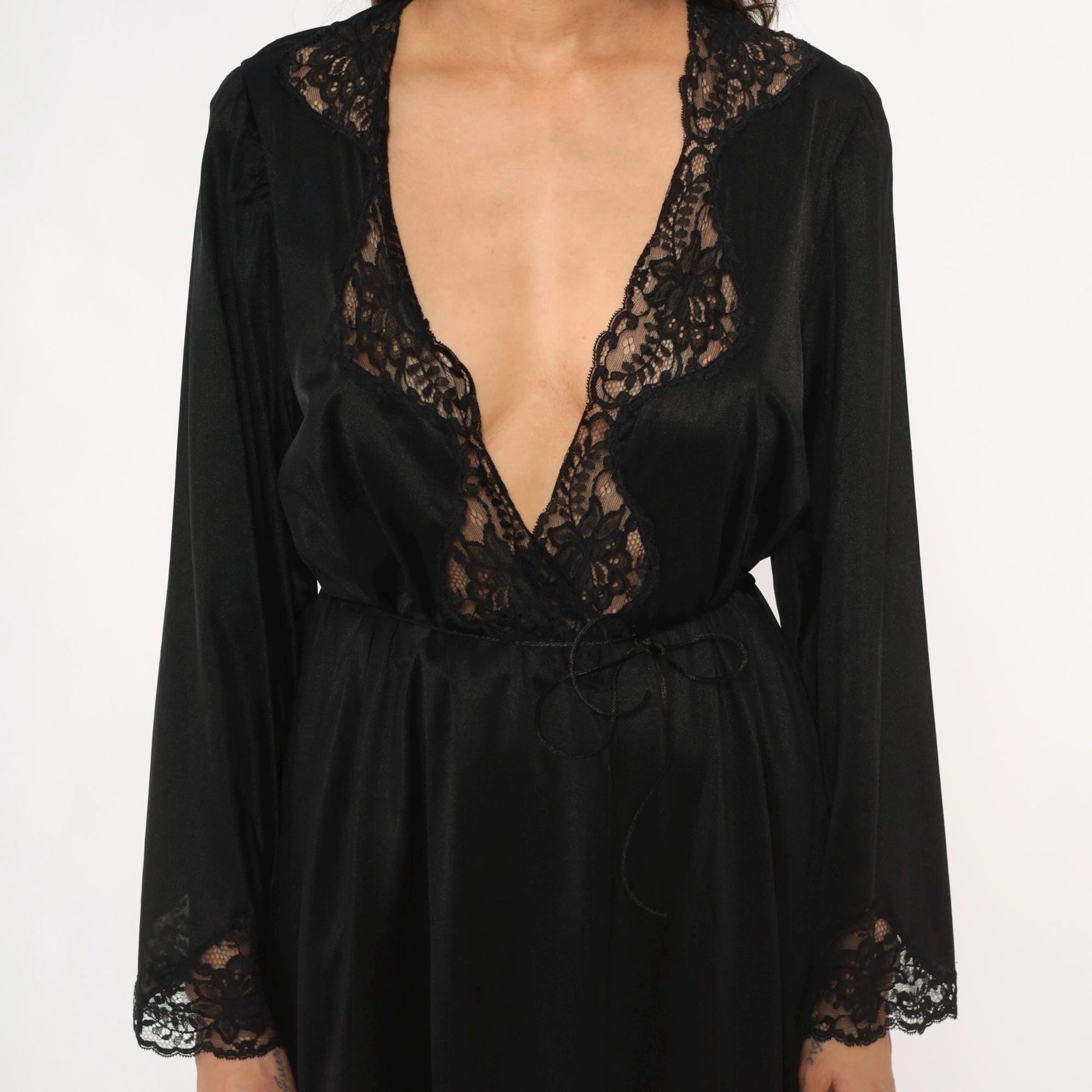 90s Cinema Etiole Black Lace Maxi Robe Long Sleeve Tie Waist Medium