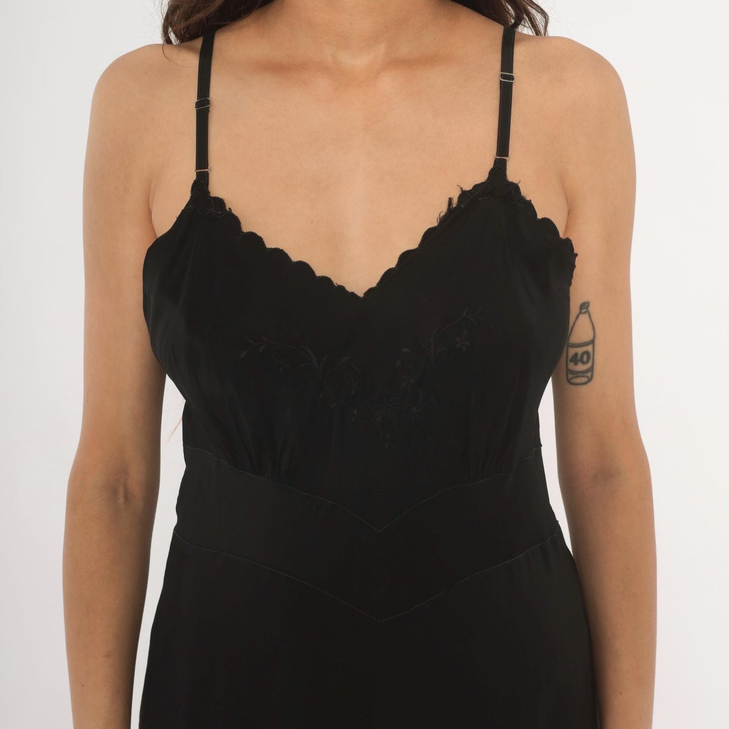 1950s Black Slip Dress Scalloped Lace Trim Embroidered Floral Bodice Medium M