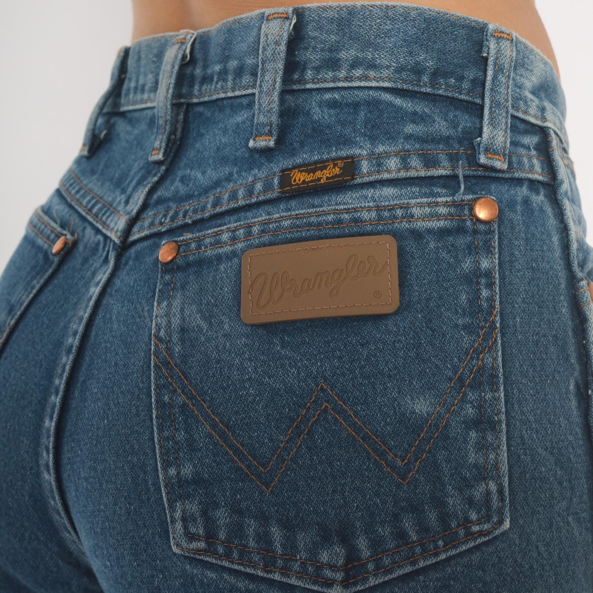 Wrangler Straight Leg Jeans 2000s Medium Wash High Waisted Denim Blue 30x34