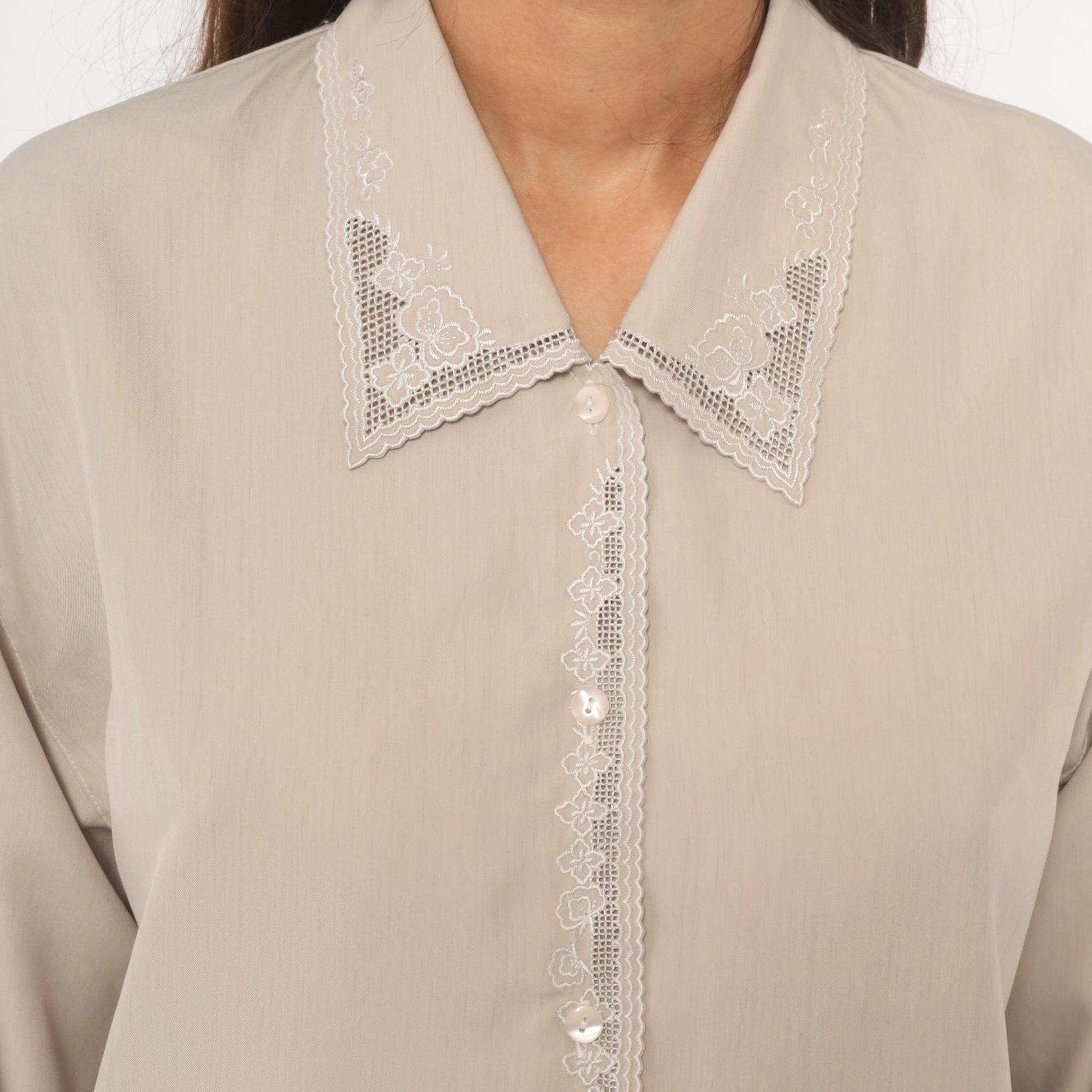 2000s Cream Lace Collar Cotton Blouse Floral Embroidery Long Sleeve Medium M