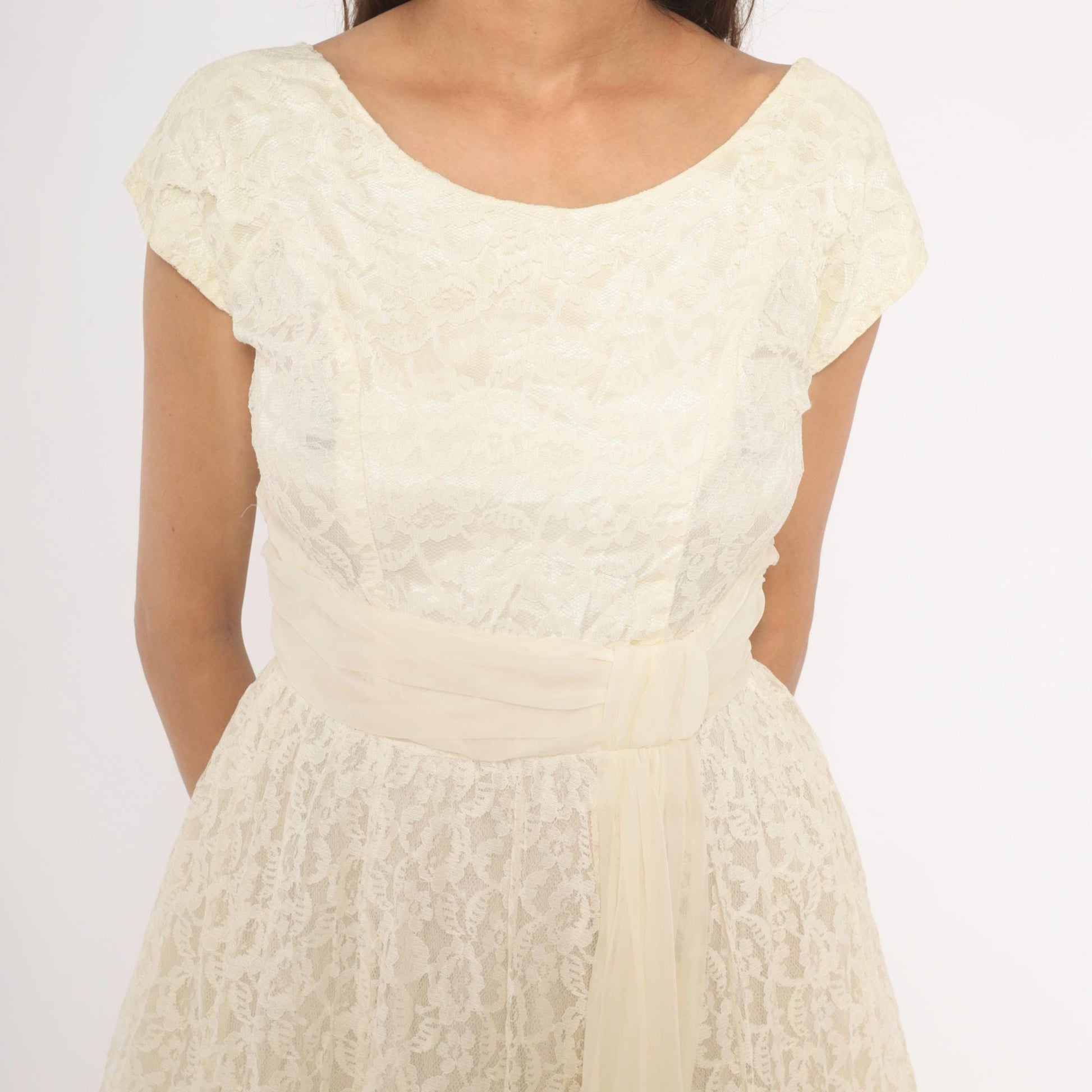 60s Ivory Lace Gown Cap Sleeve A-Line Floral Overlay Cream Sash Small