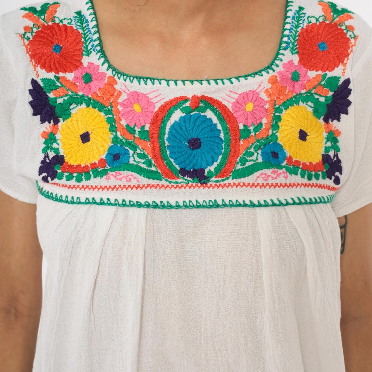 2000s Mexican Embroidered White Cotton Peasant Blouse Floral Small