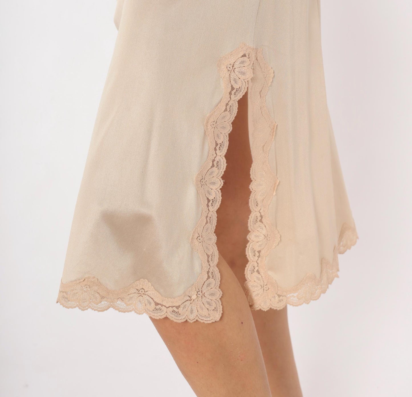 70s Sears Beige Half Slip Scalloped Lace Trim Nylon Medium