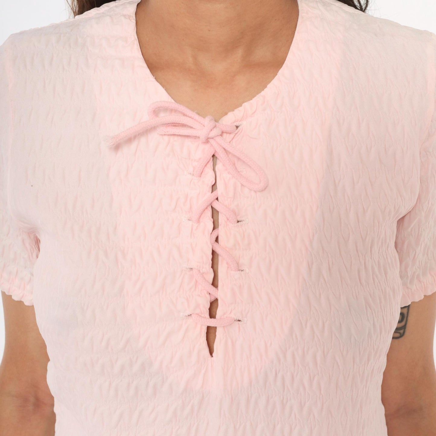 70s Pink Lace-Up Blouse V-Neck Seersucker Crinkle Short Sleeve Medium