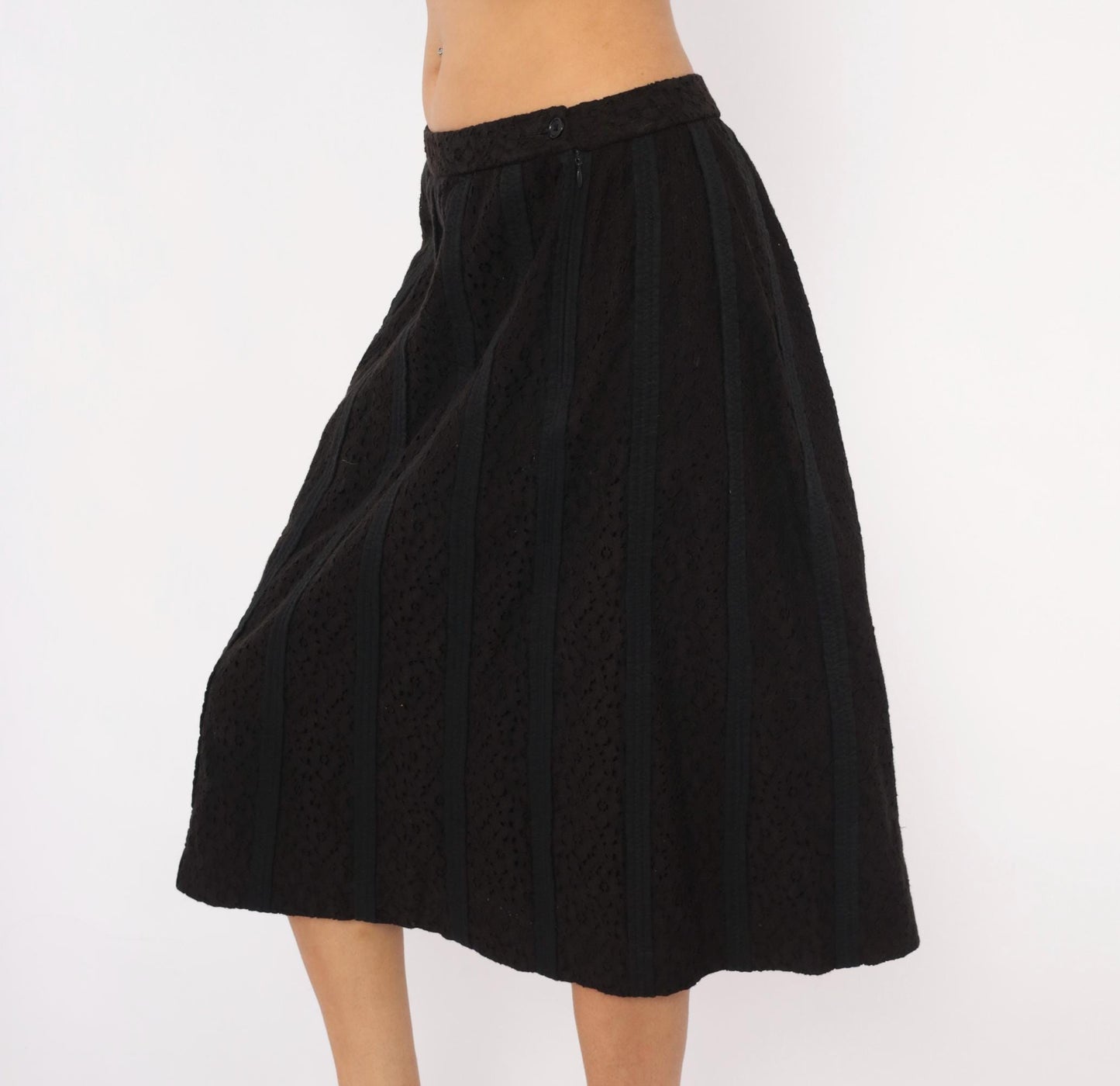 2000s Susan Graver Black Eyelet Knit A-Line Skirt Knee-Length Medium M