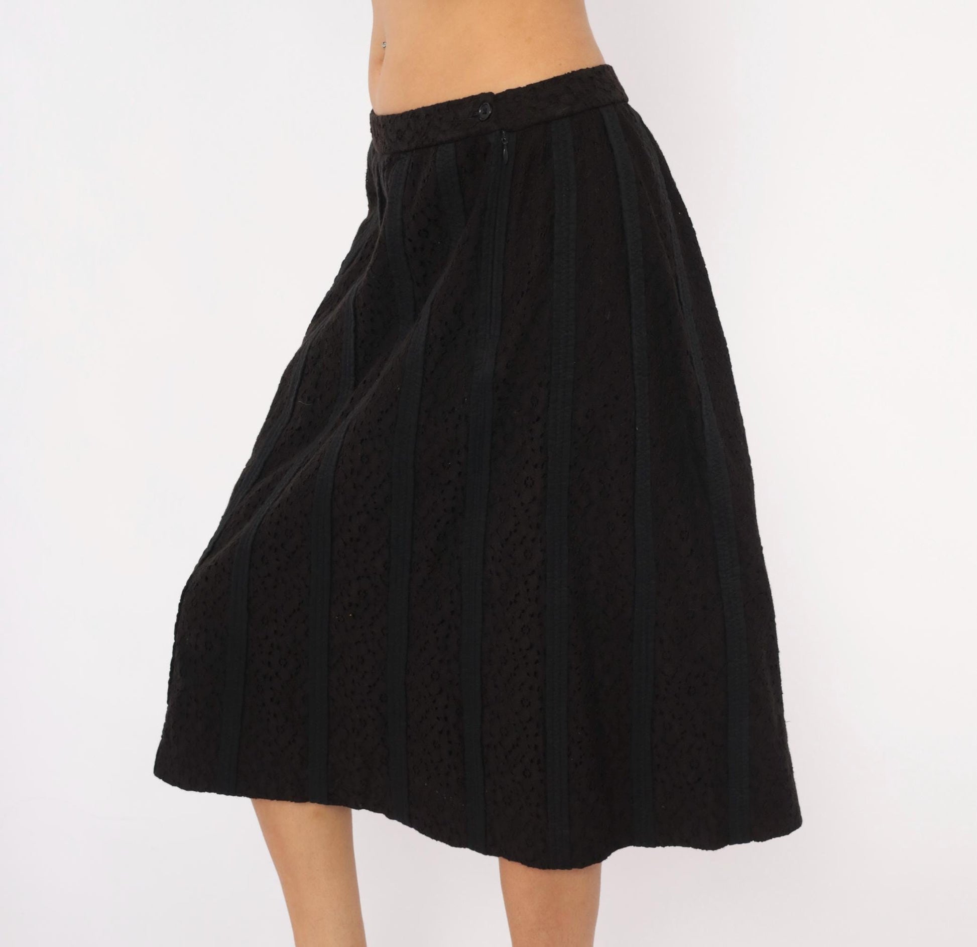 2000s Susan Graver Black Eyelet Knit A-Line Skirt Knee-Length Medium M
