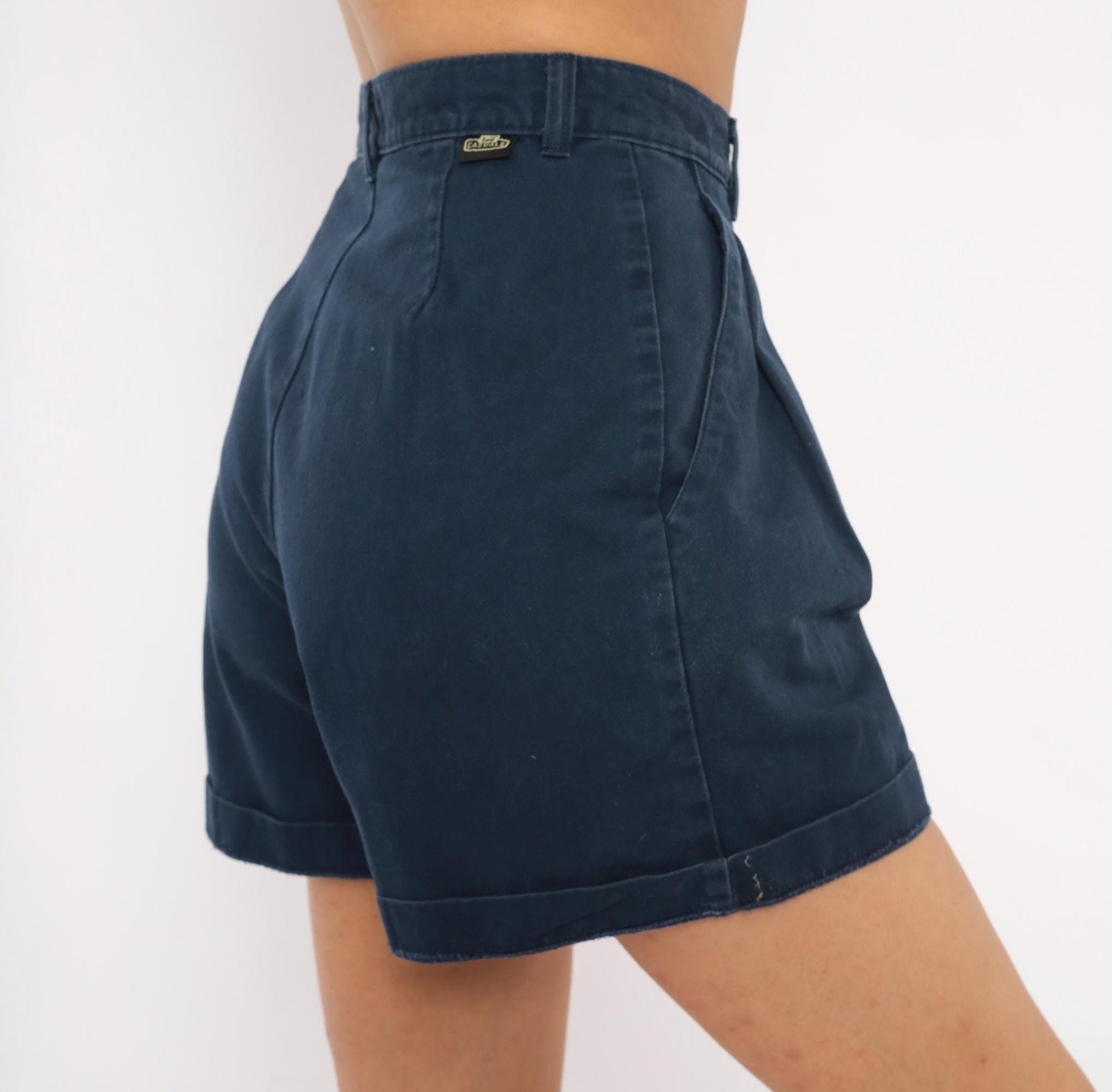 90s Lee Casuals Navy Pleated High-Waisted Shorts Cotton Cuffed Small